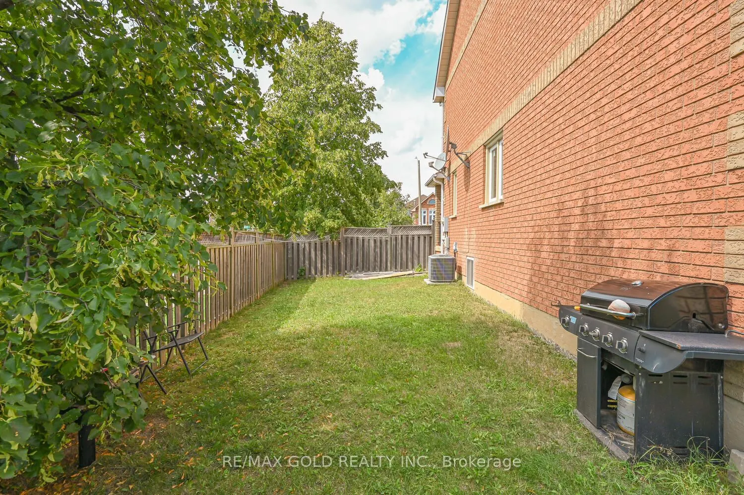 122 White Tail Crescent