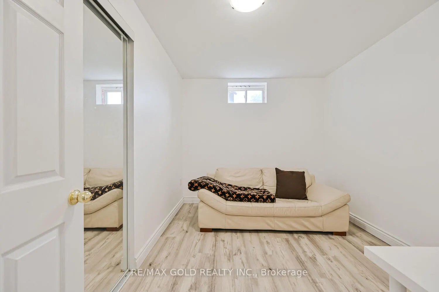 122 White Tail Crescent