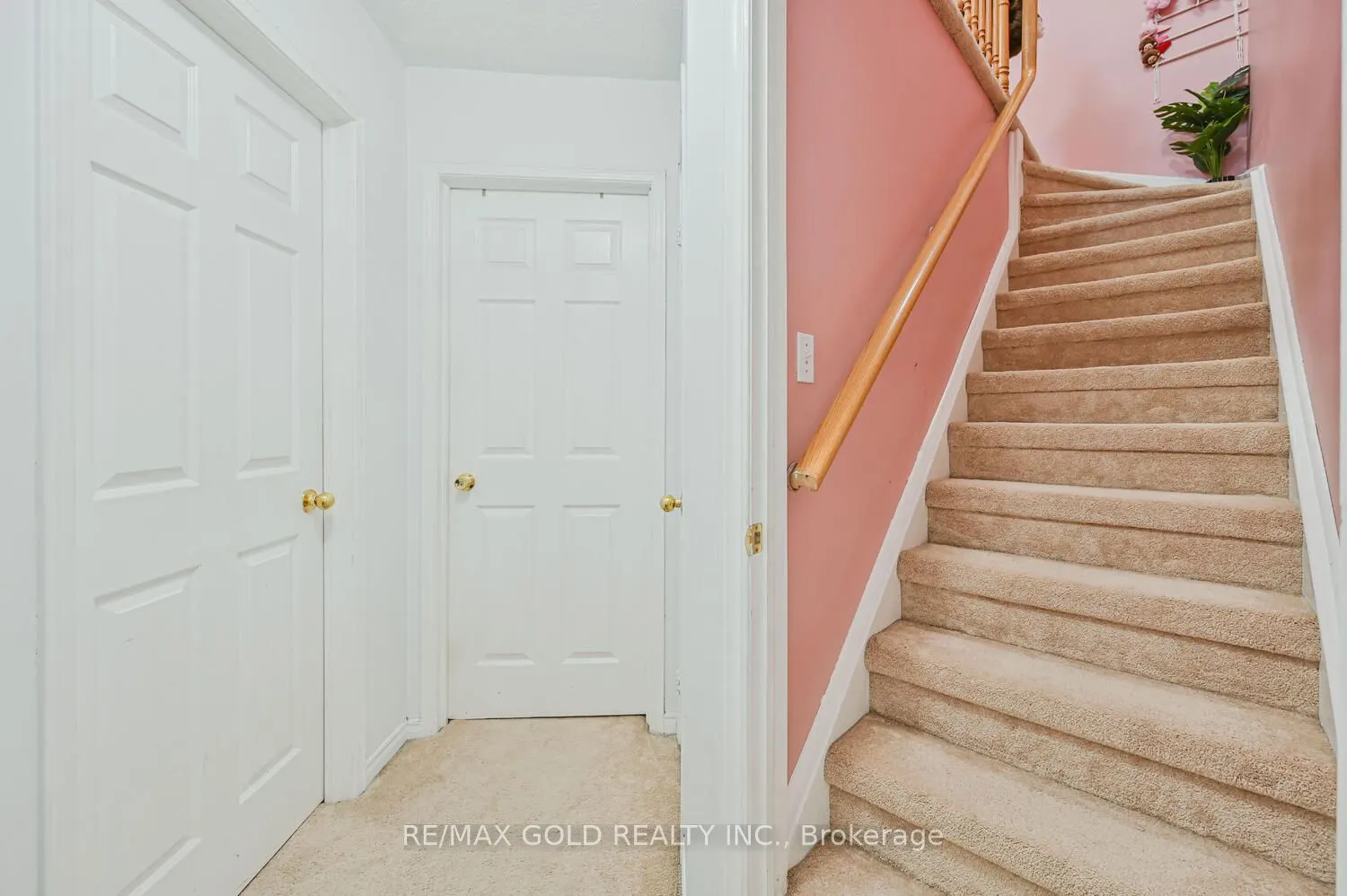 122 White Tail Crescent