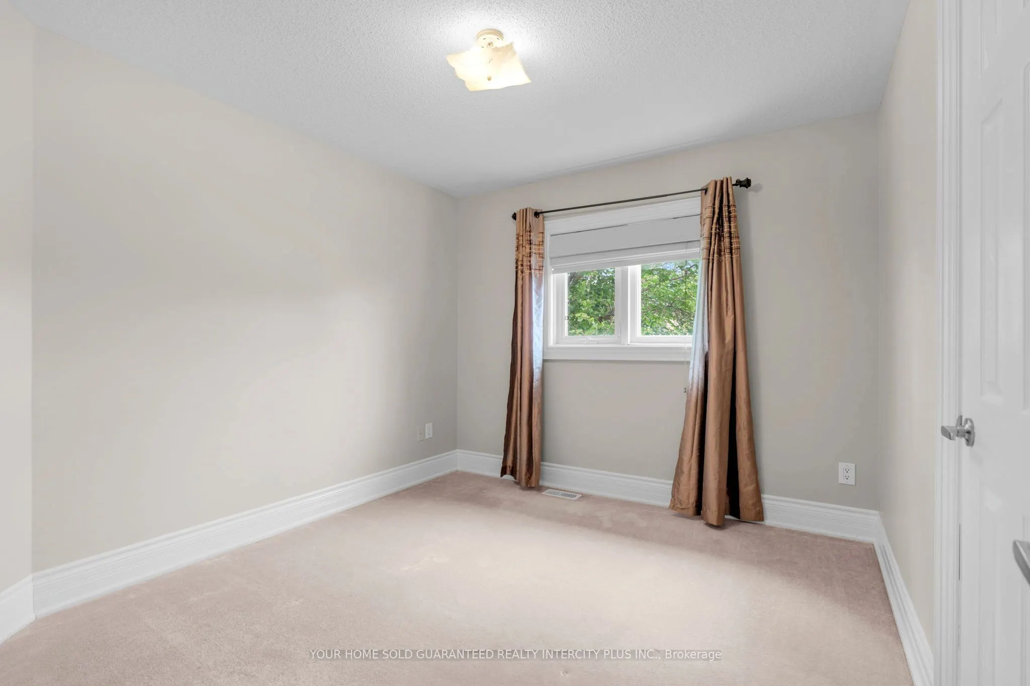 44 Eagleview Way