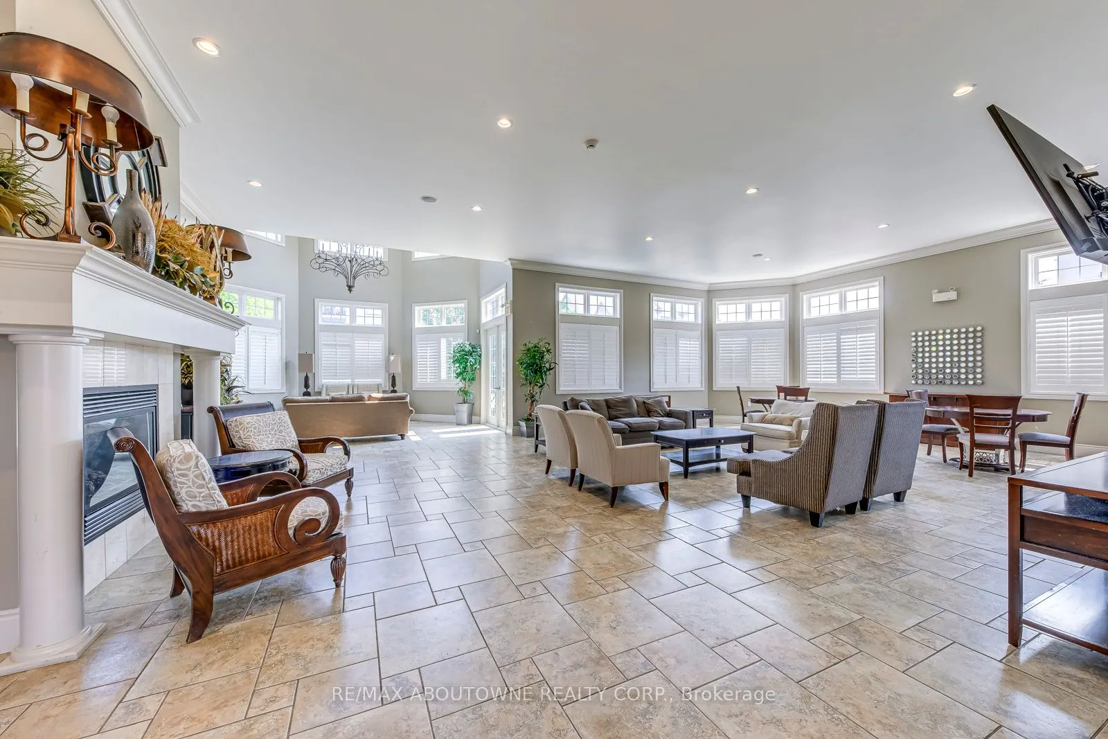 1370 Main Street E, #312