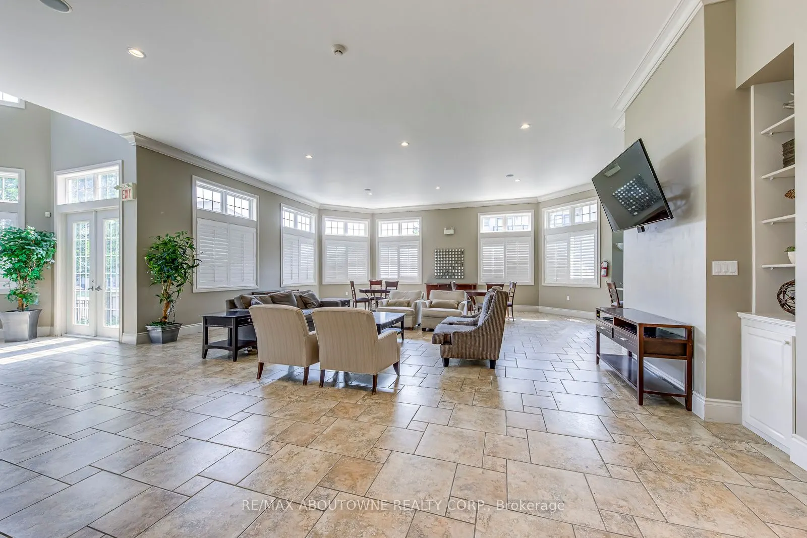 1370 Main Street E, #312