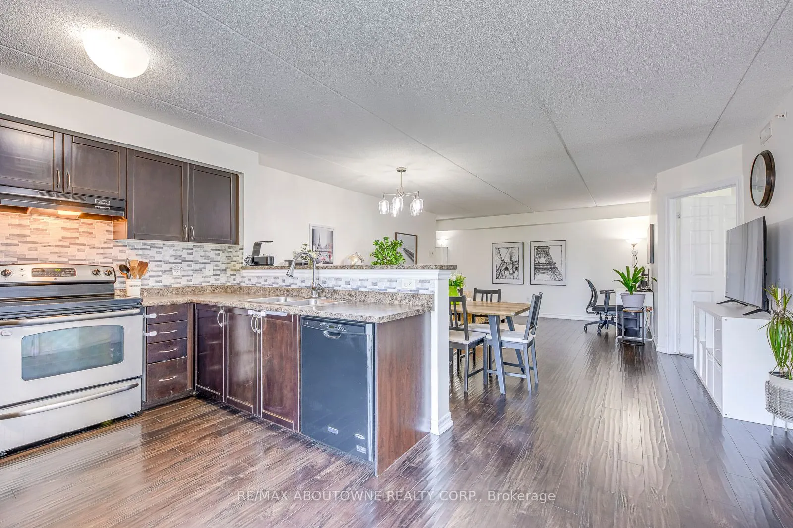 1370 Main Street E, #312