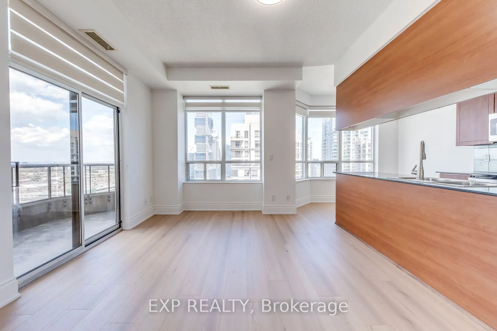 310 Burnhamthorpe Road, #2906