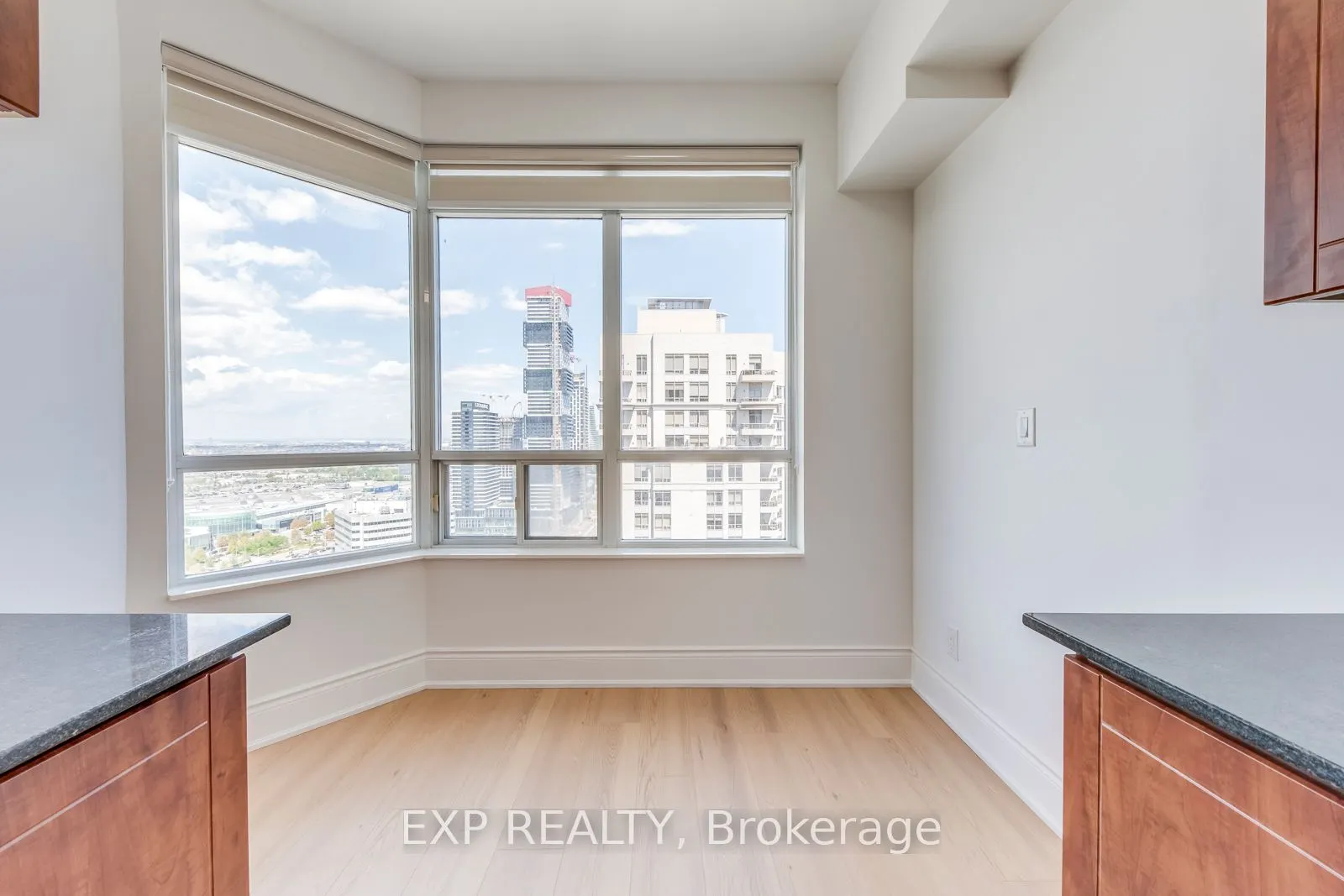 310 Burnhamthorpe Road, #2906