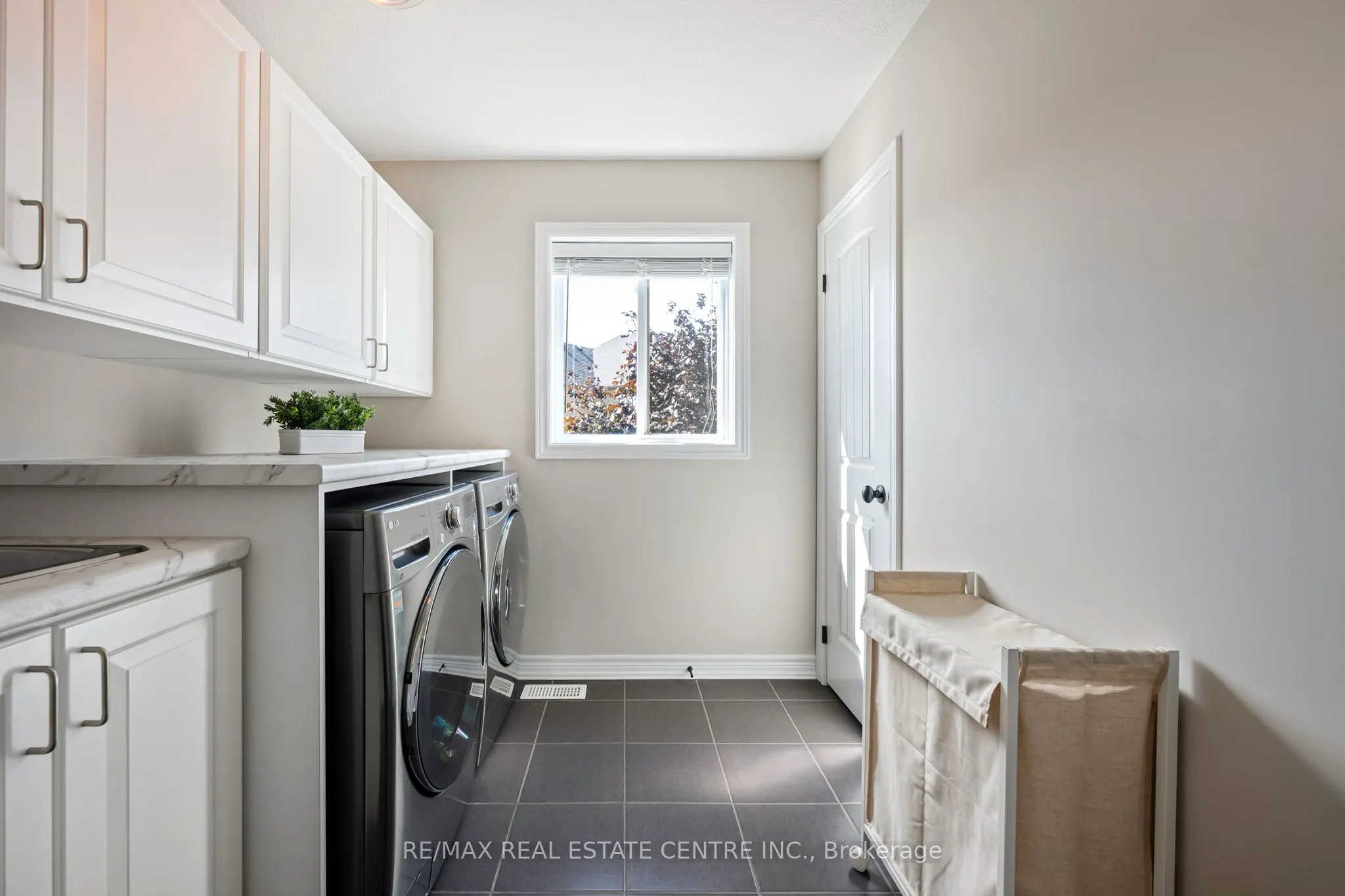 33 Wardlaw Avenue