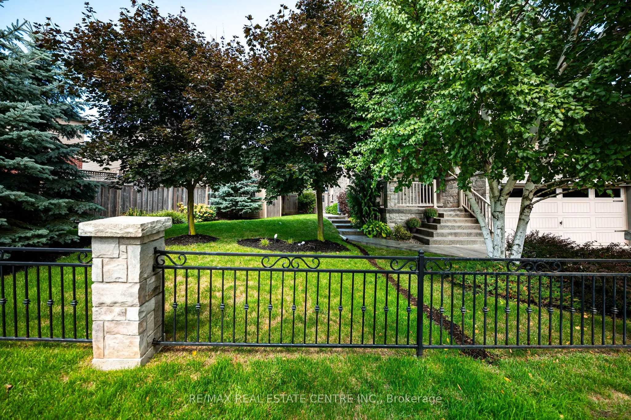 33 Wardlaw Avenue
