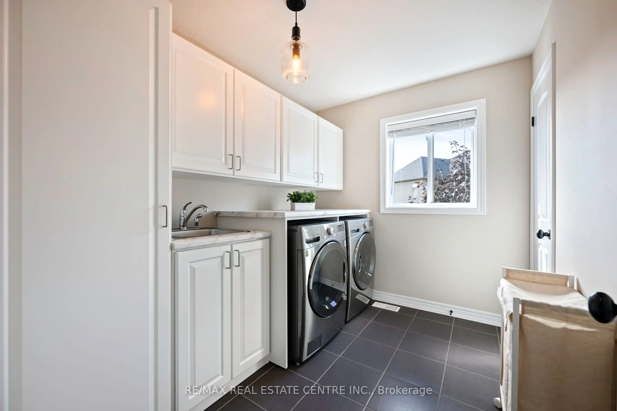 33 Wardlaw Avenue