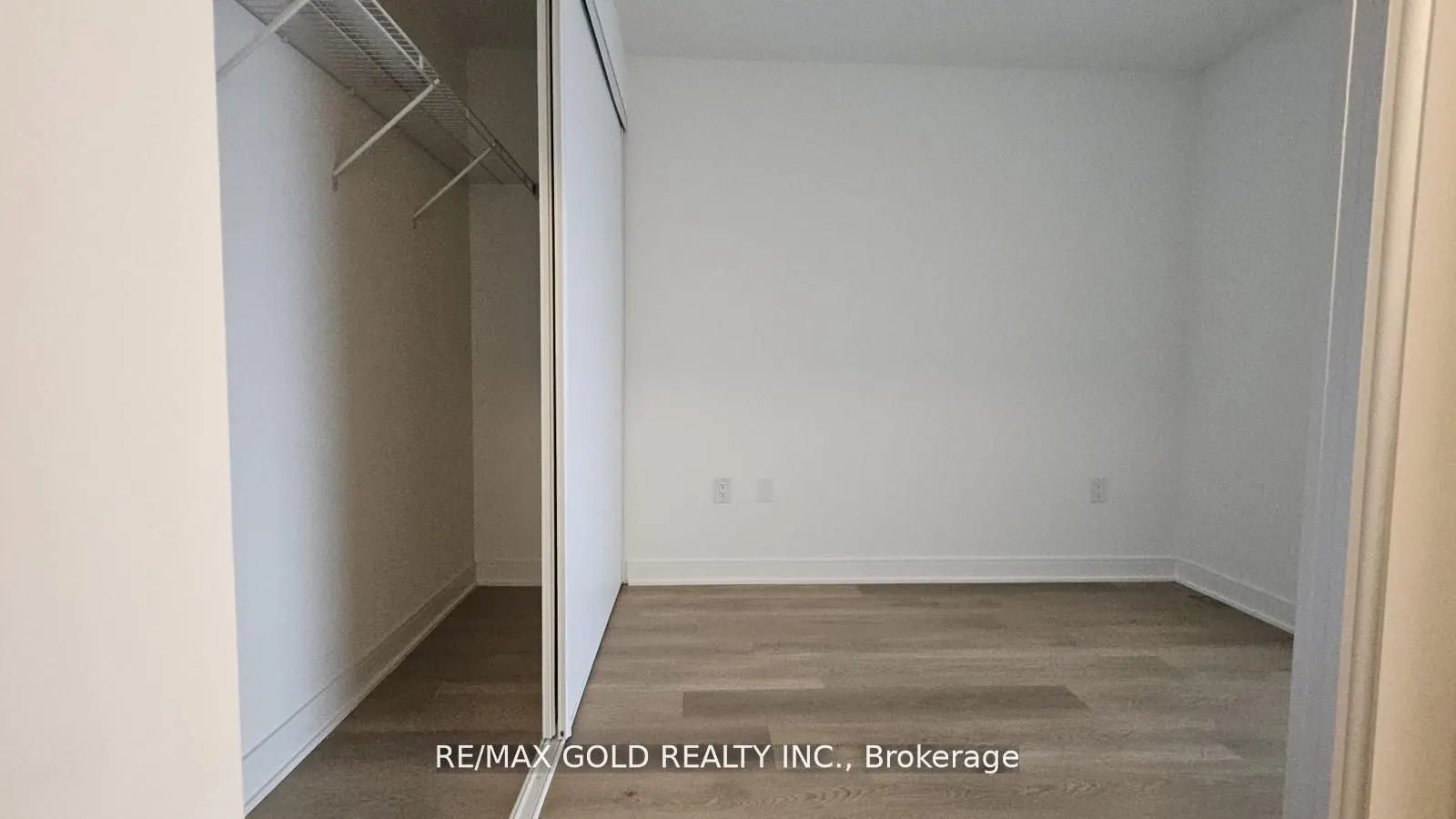 86 Dundas Street E, #1319