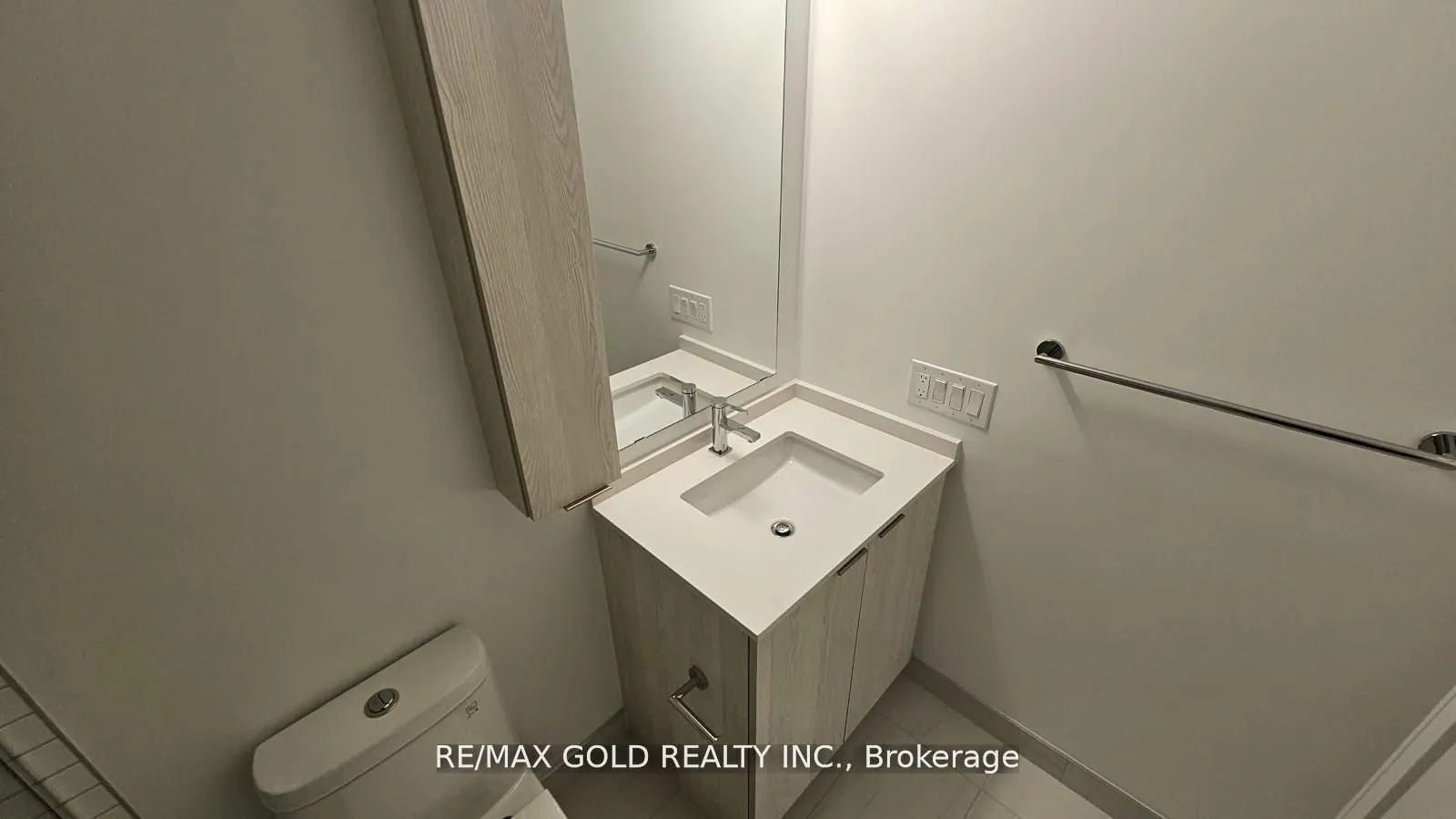 86 Dundas Street E, #1319