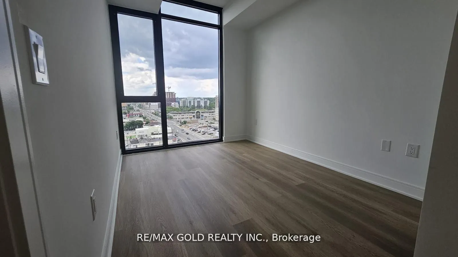 86 Dundas Street E, #1319