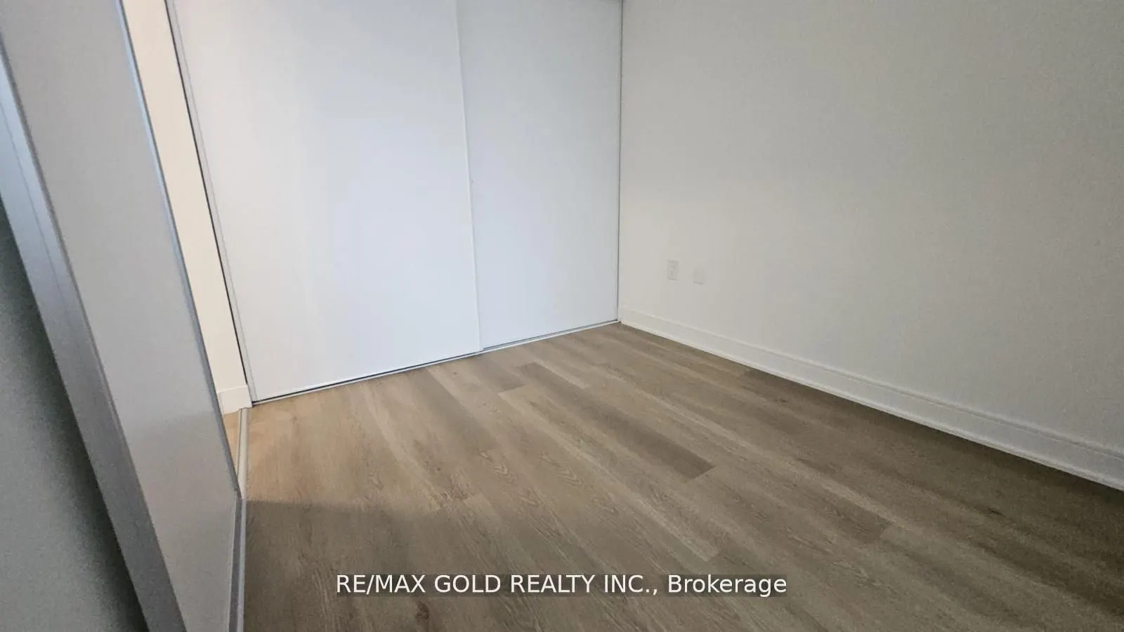 86 Dundas Street E, #1319