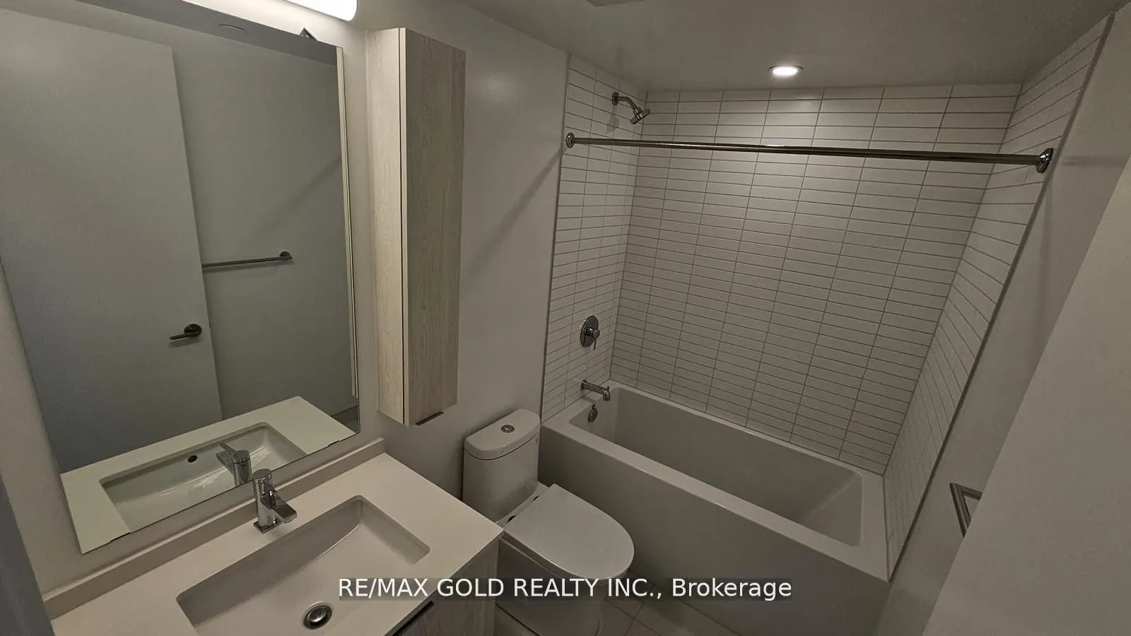 86 Dundas Street E, #1319