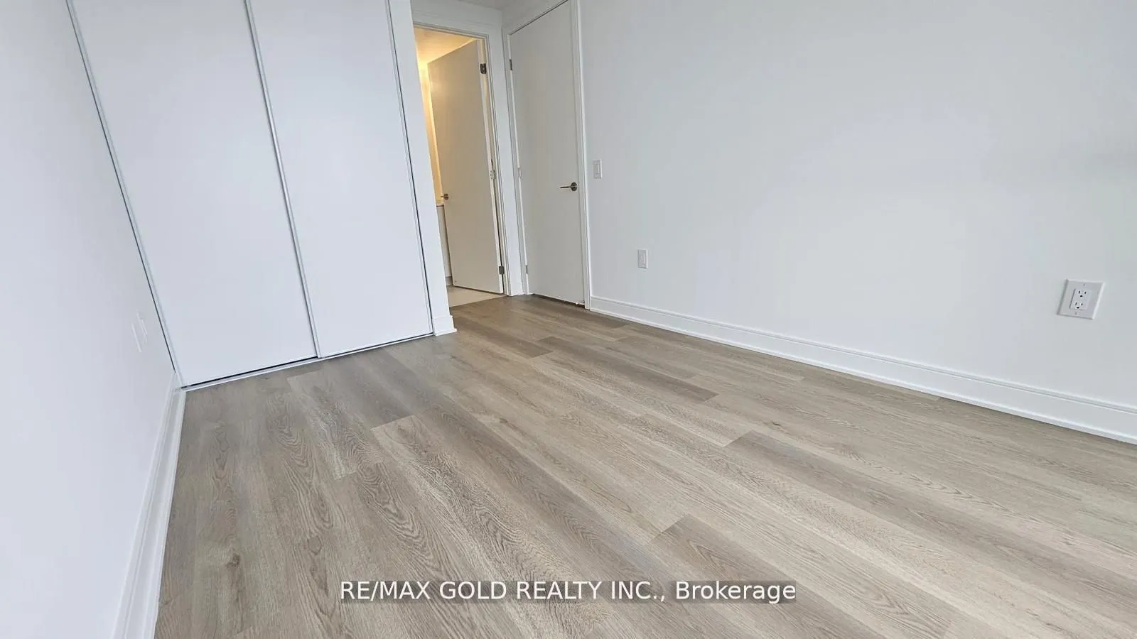 86 Dundas Street E, #1319