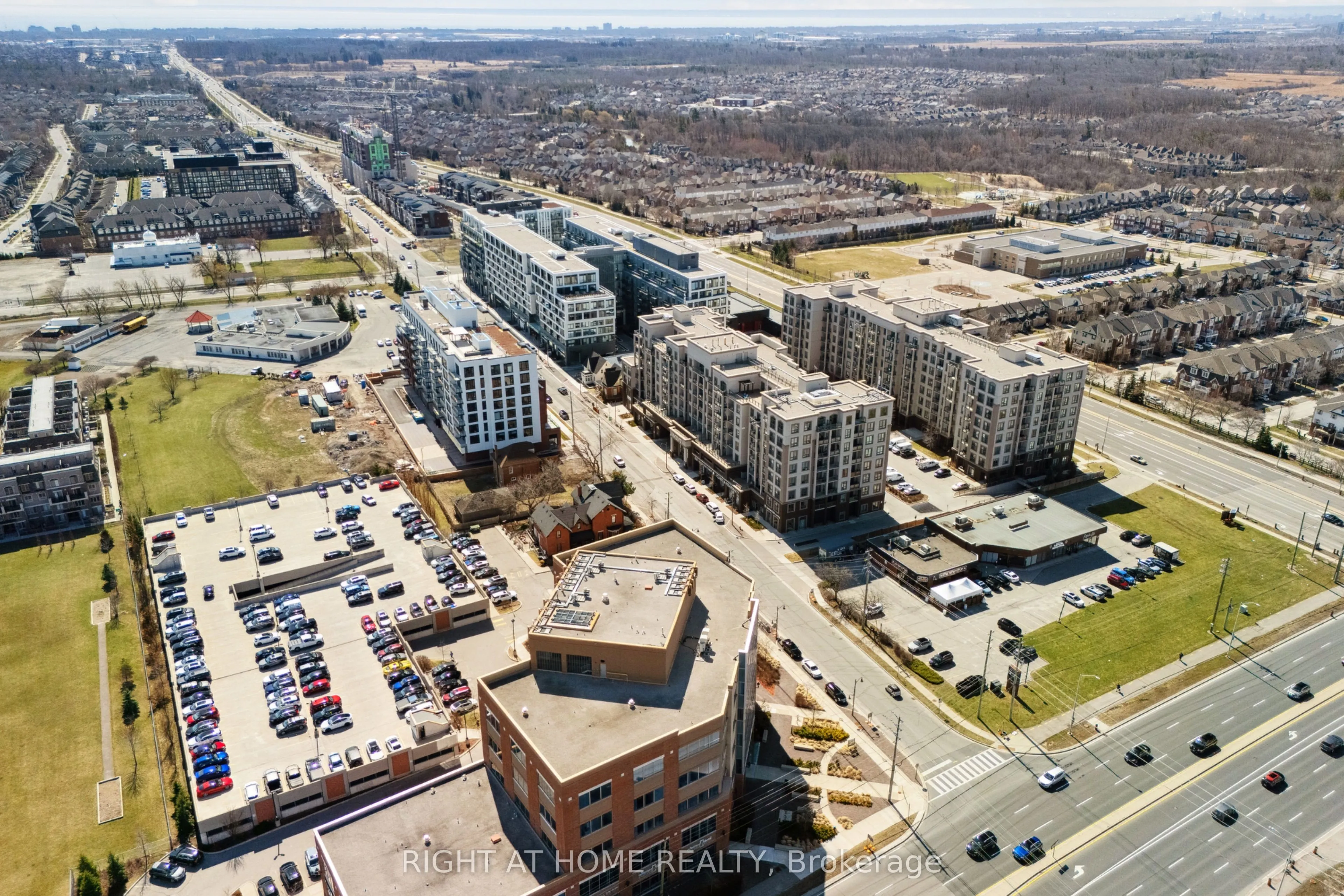 2486 Old Bronte Road, #815