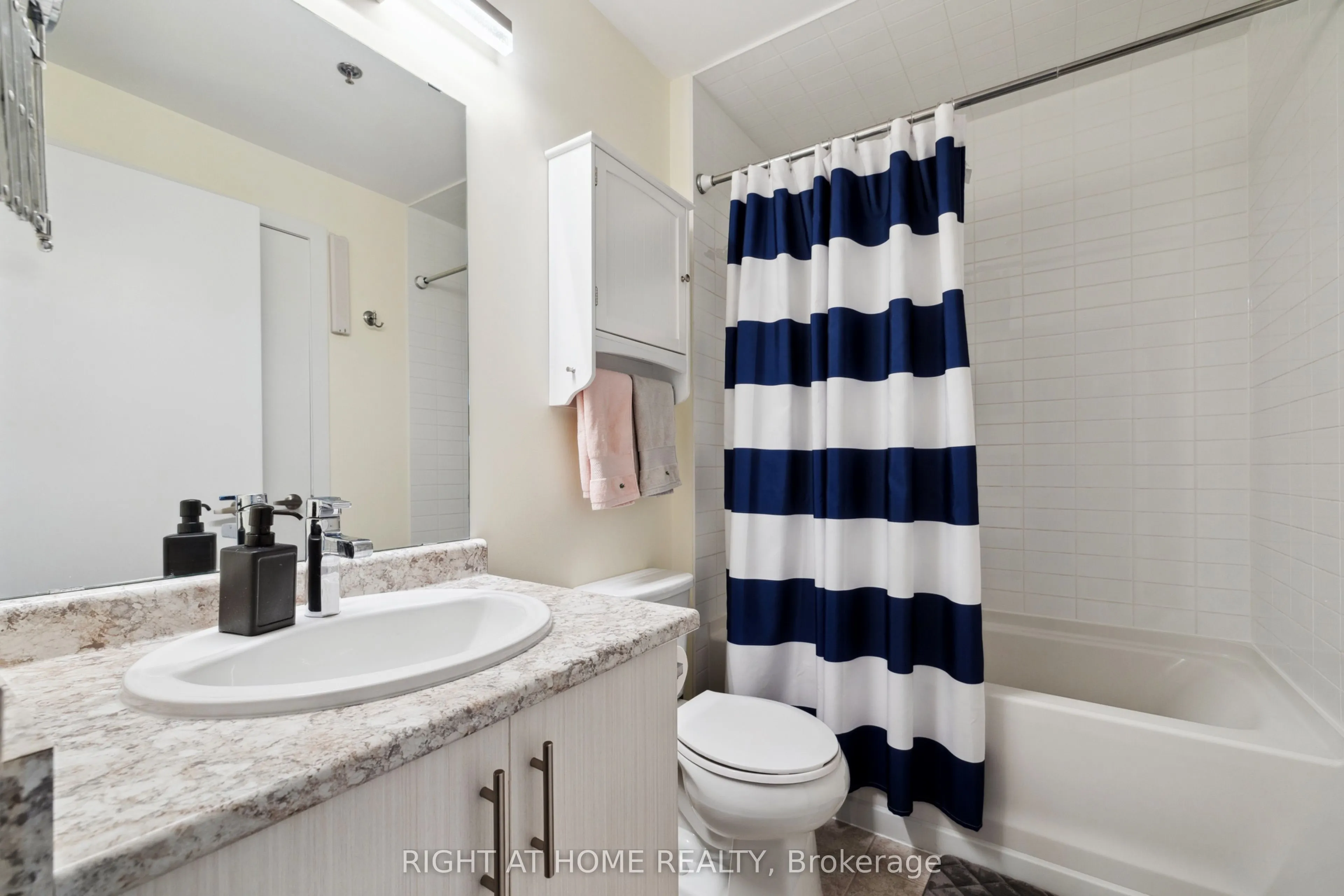 2486 Old Bronte Road, #815