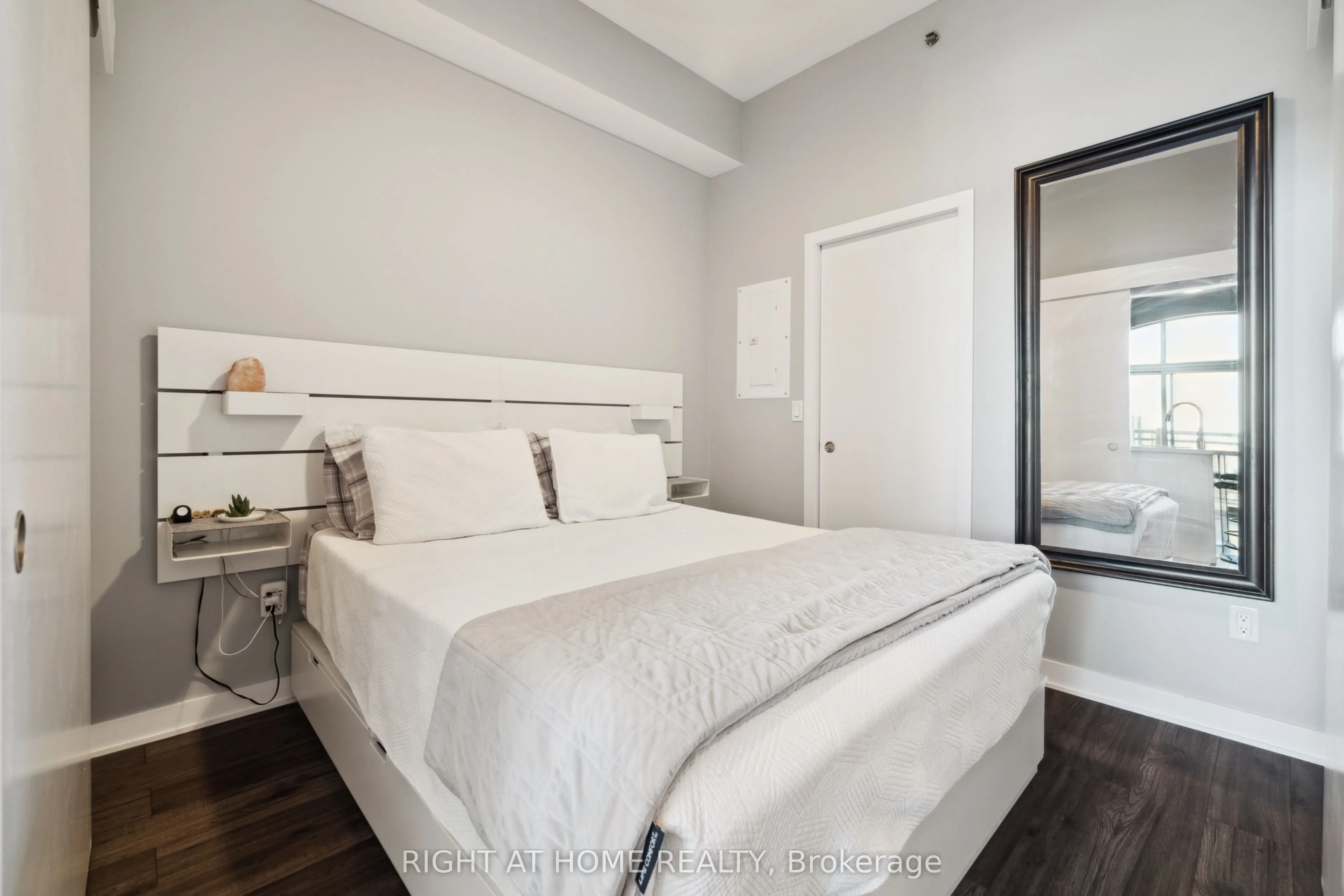 2486 Old Bronte Road, #815