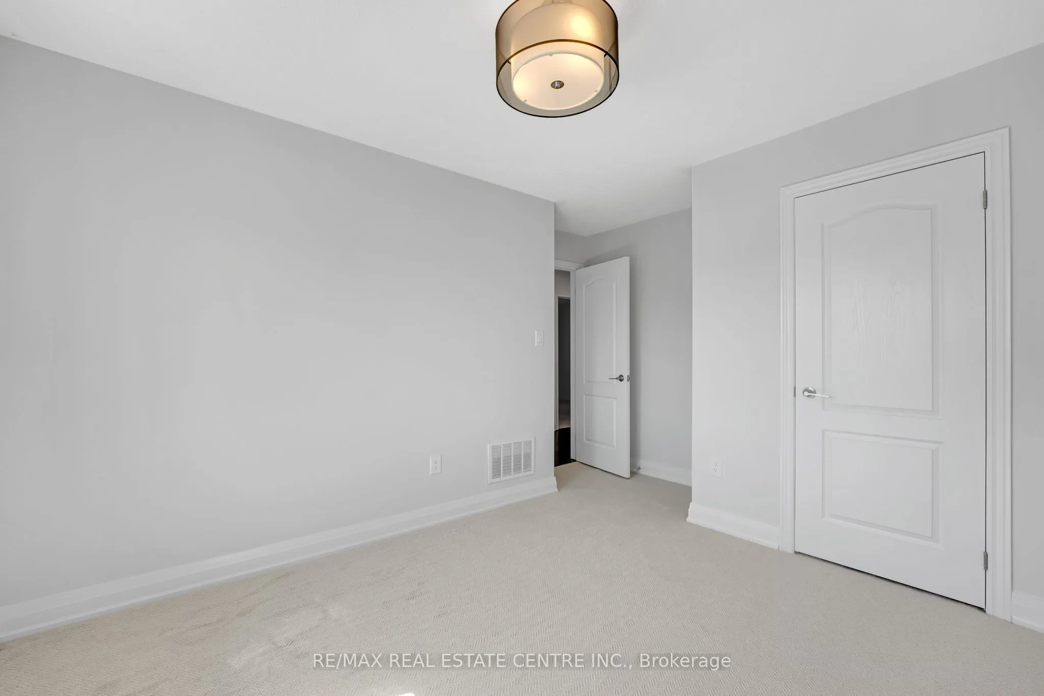 28 Fallharvest Avenue