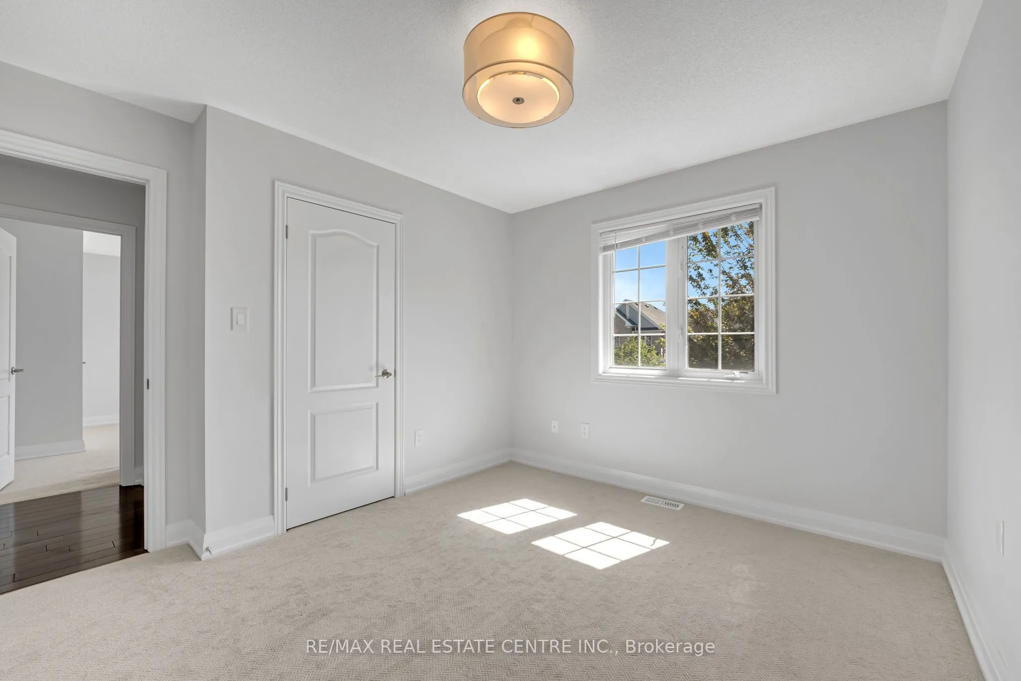 28 Fallharvest Avenue