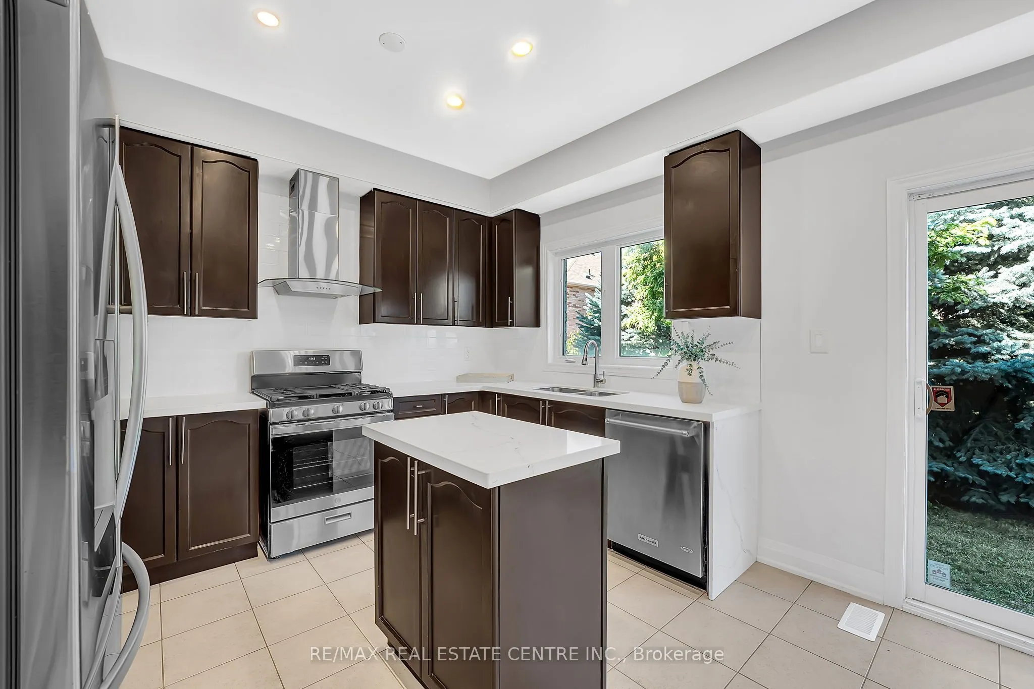 28 Fallharvest Avenue