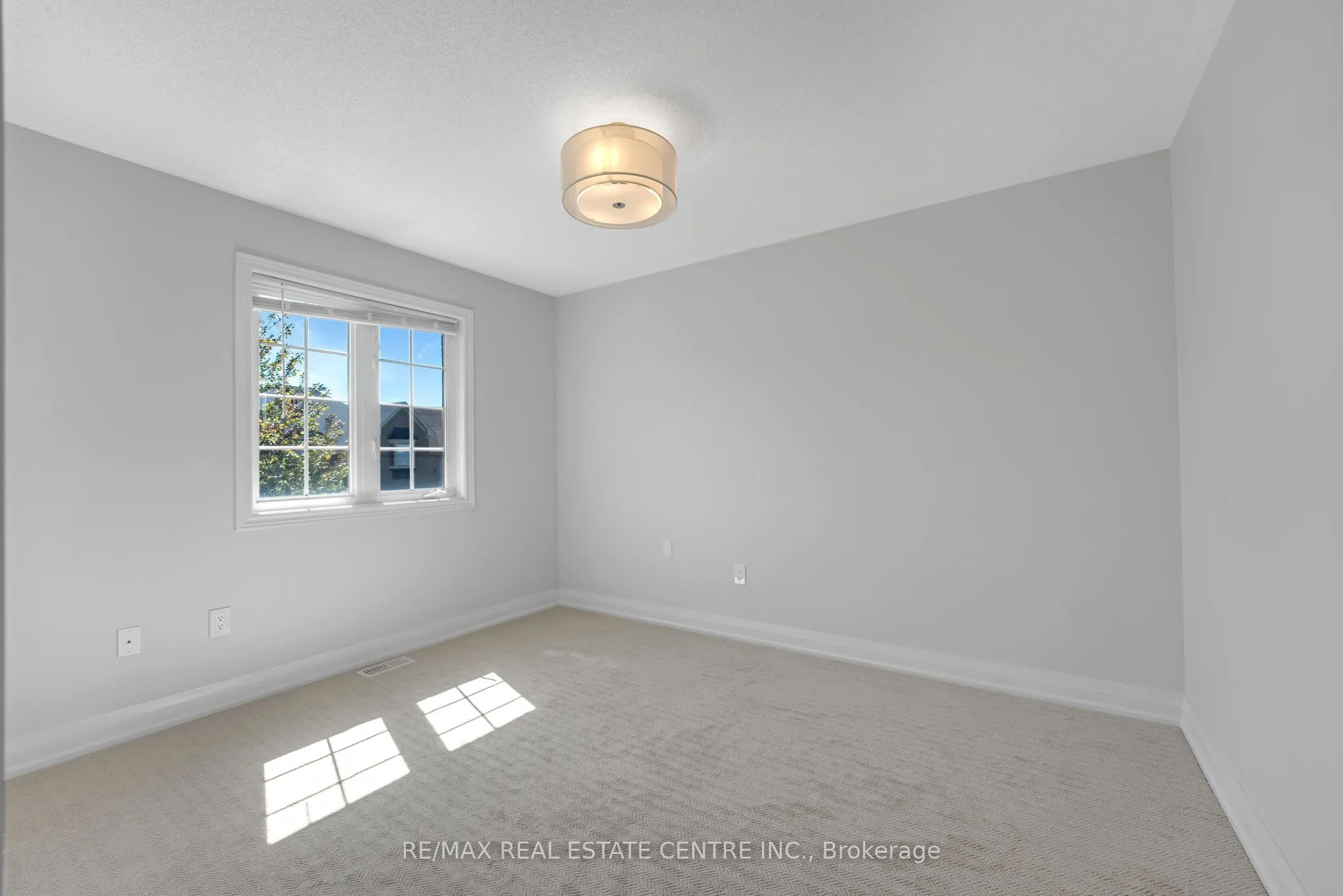 28 Fallharvest Avenue