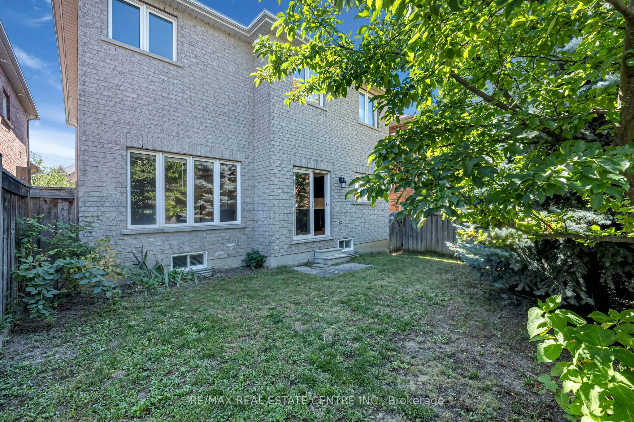 28 Fallharvest Avenue