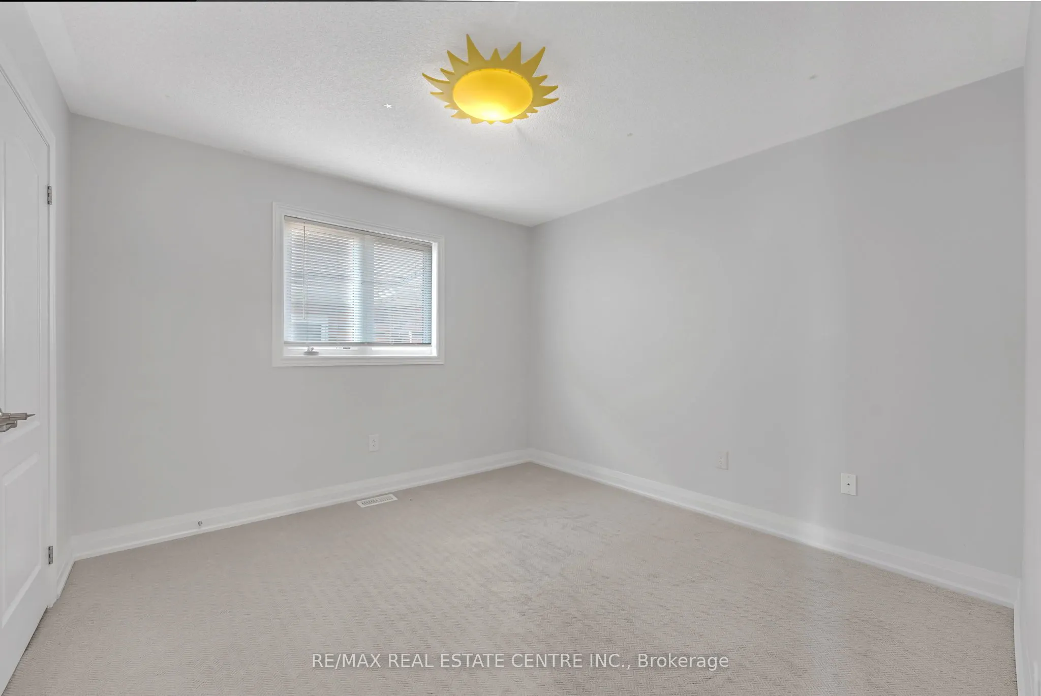 28 Fallharvest Avenue