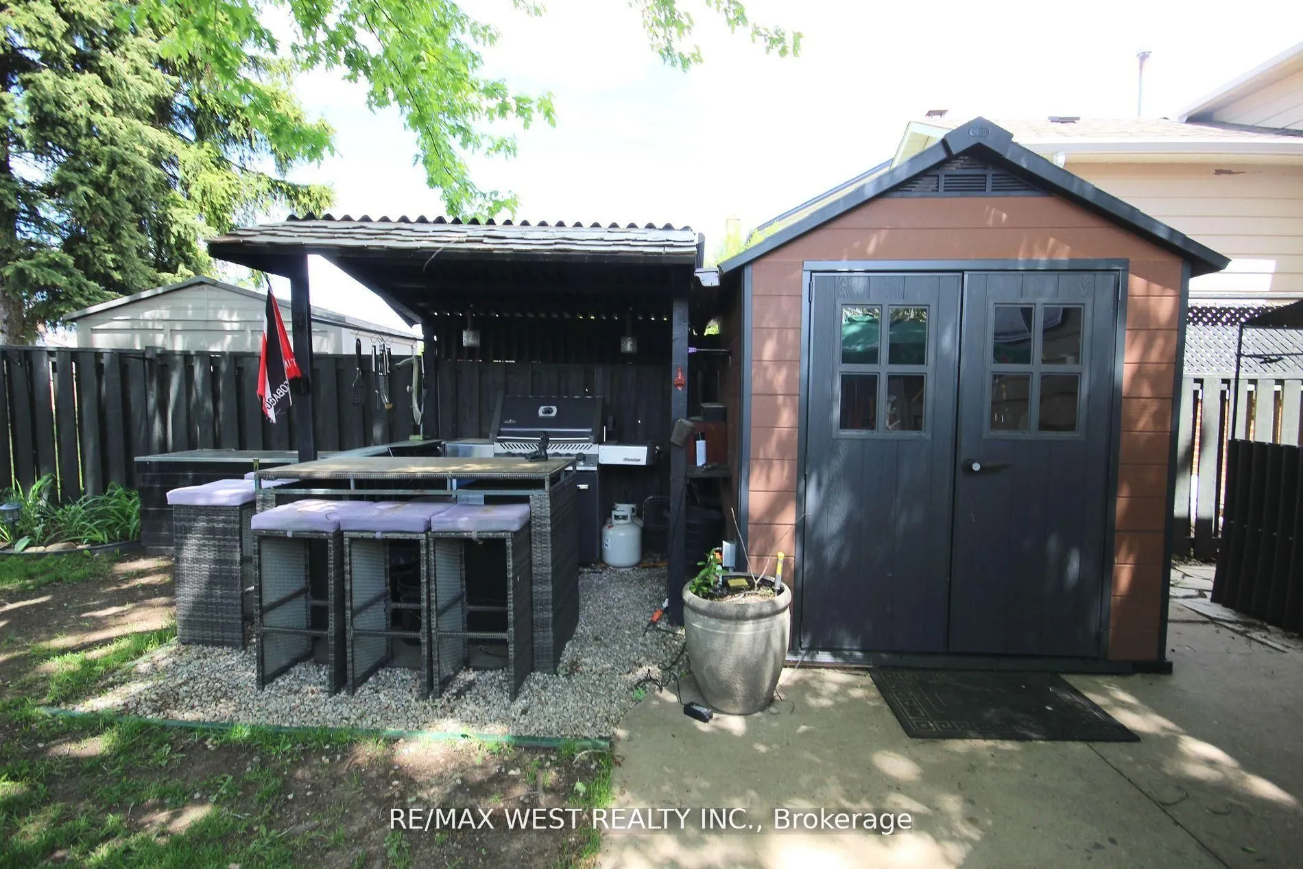 425 Hansen Road N