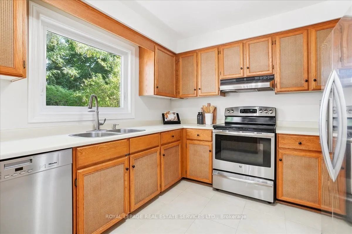 1154 Beechgrove Crescent