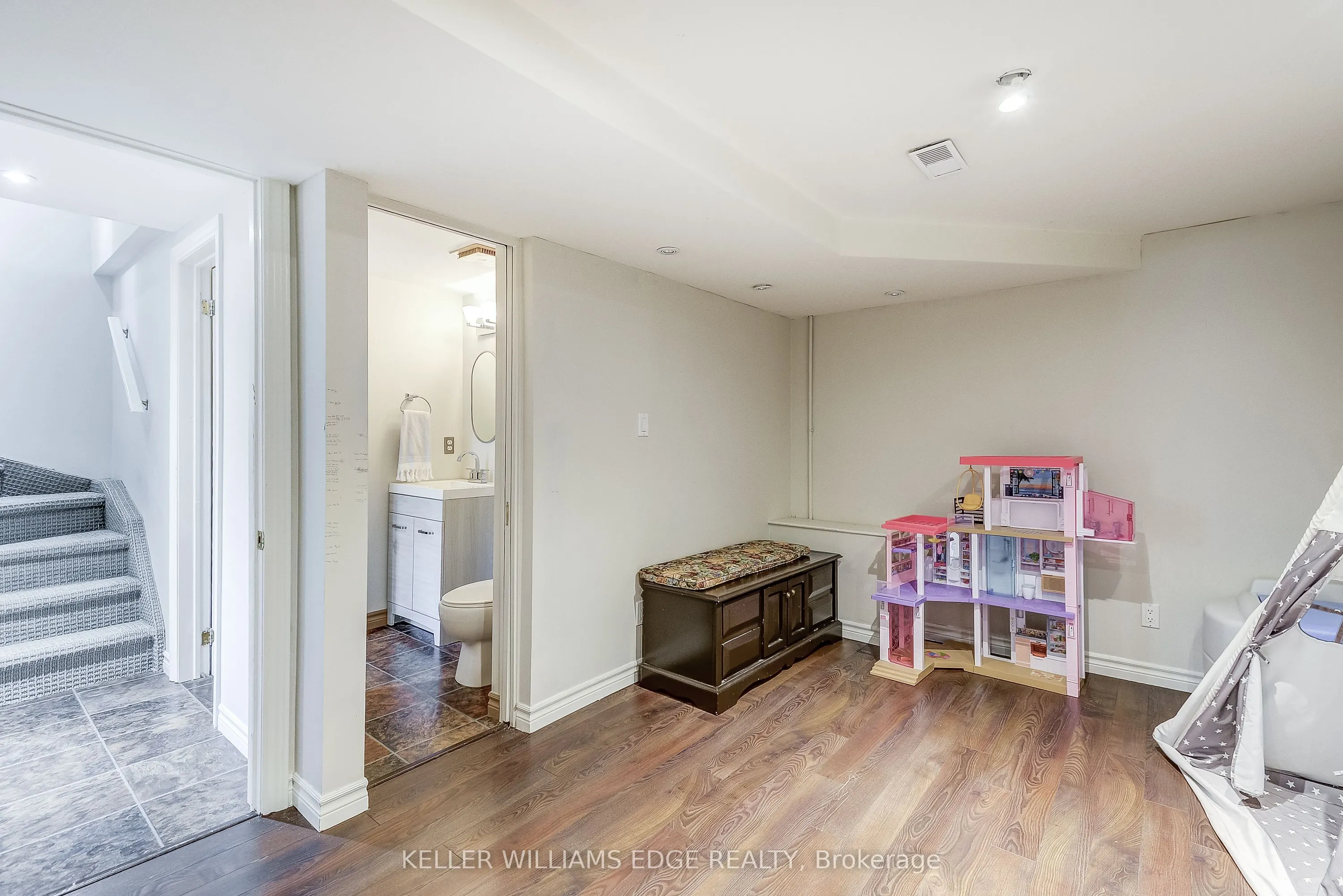 2212 Melissa Crescent