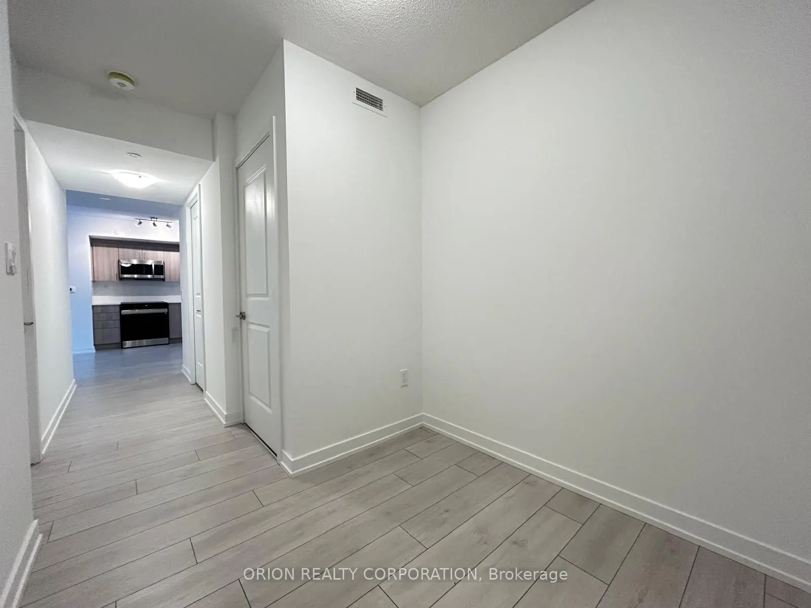 556 Marlee Avenue, #403