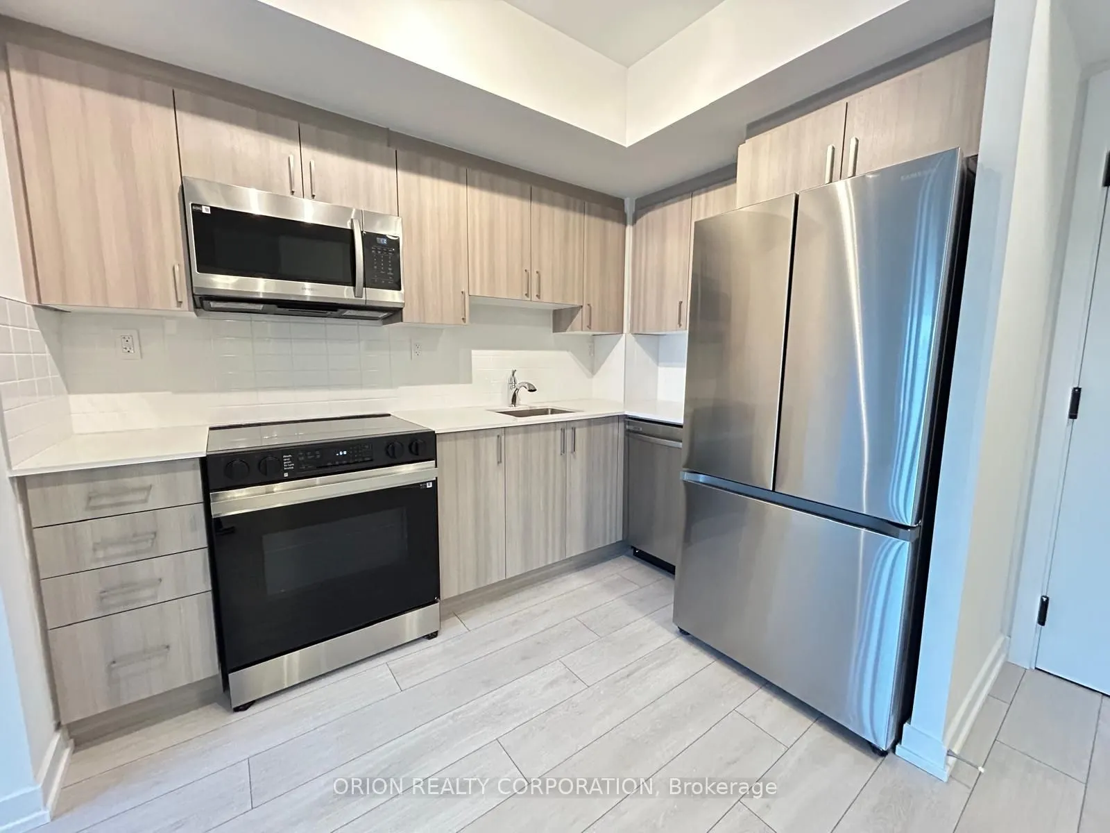 556 Marlee Avenue, #403