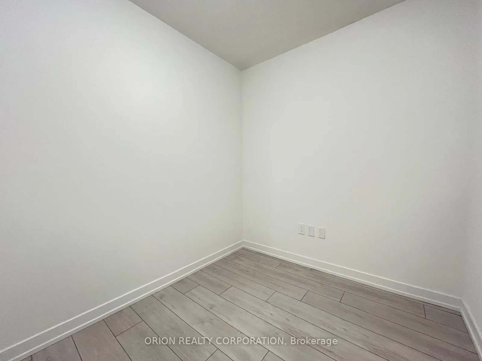556 Marlee Avenue, #403