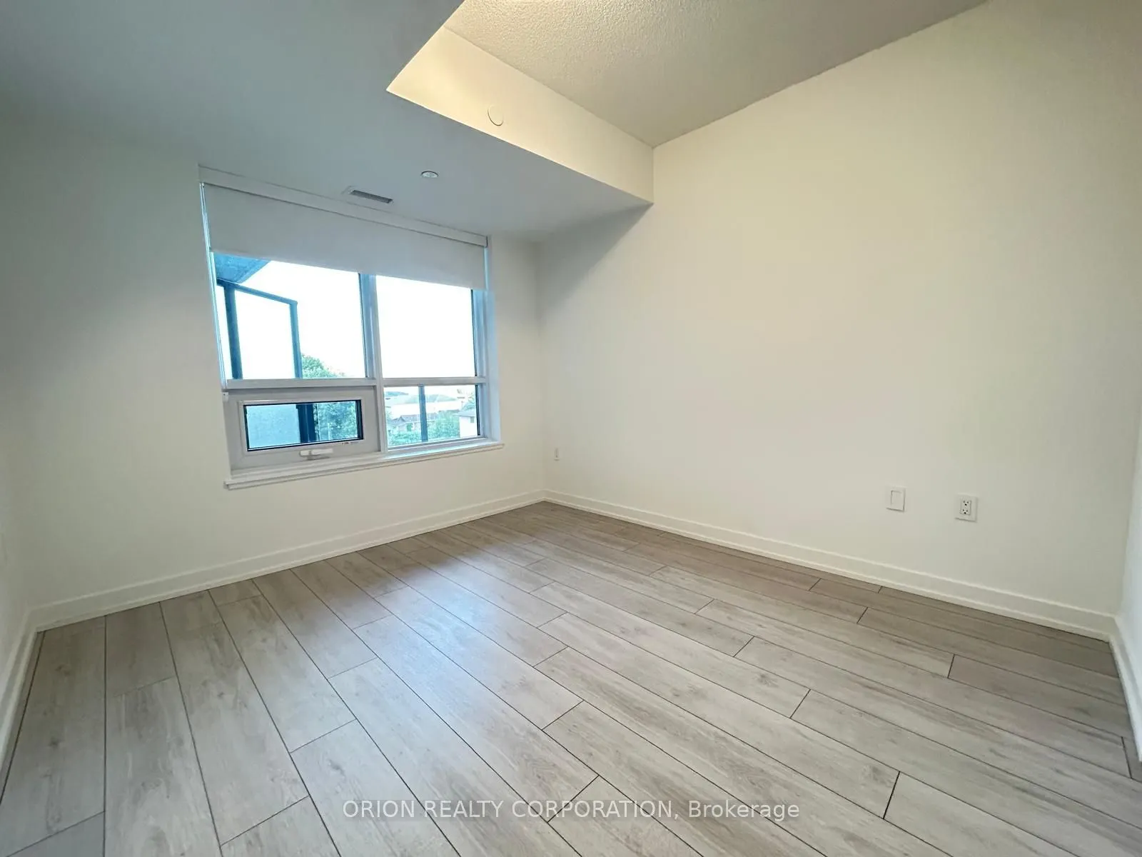 556 Marlee Avenue, #403