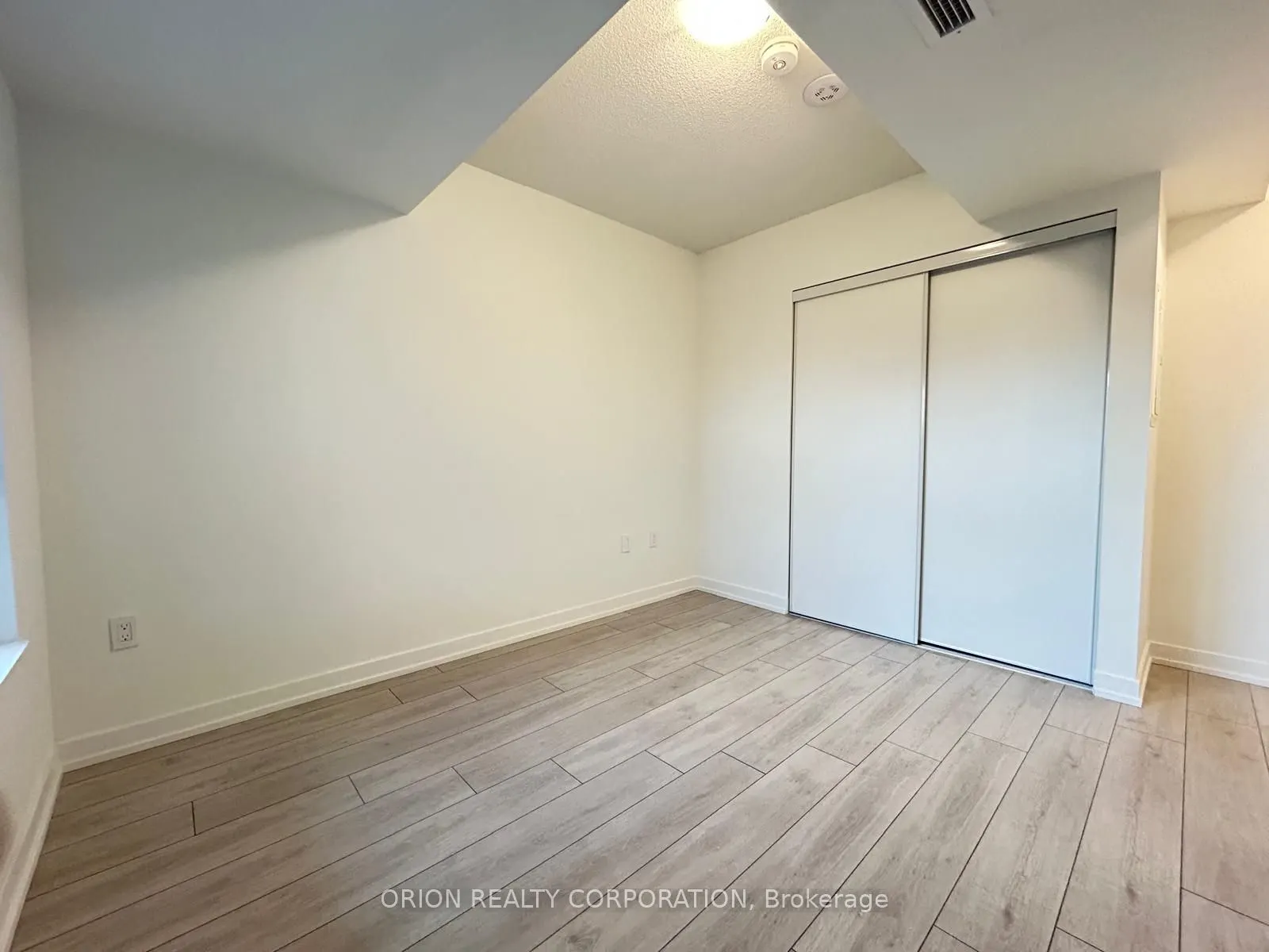 556 Marlee Avenue, #403