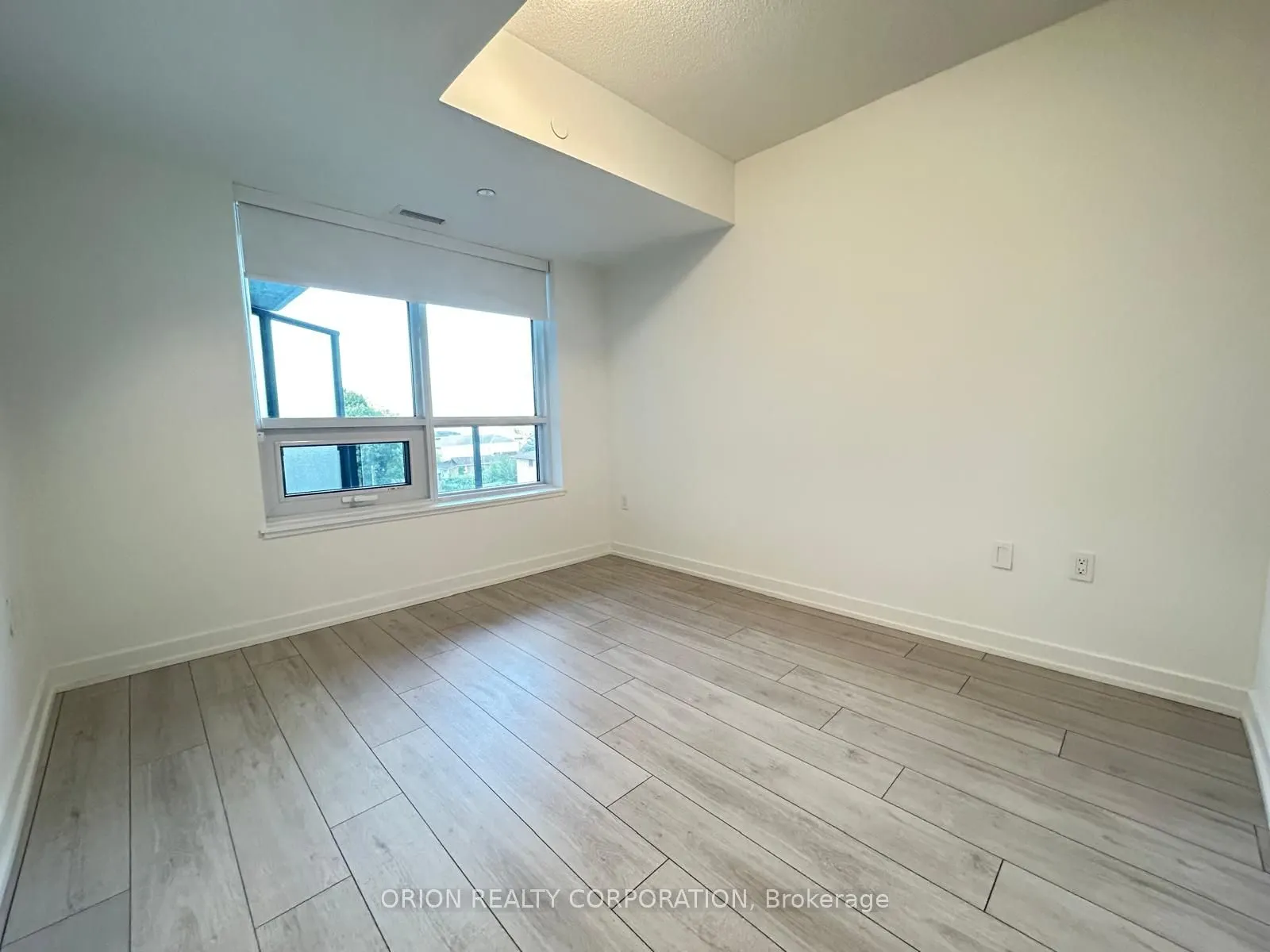 556 Marlee Avenue, #403