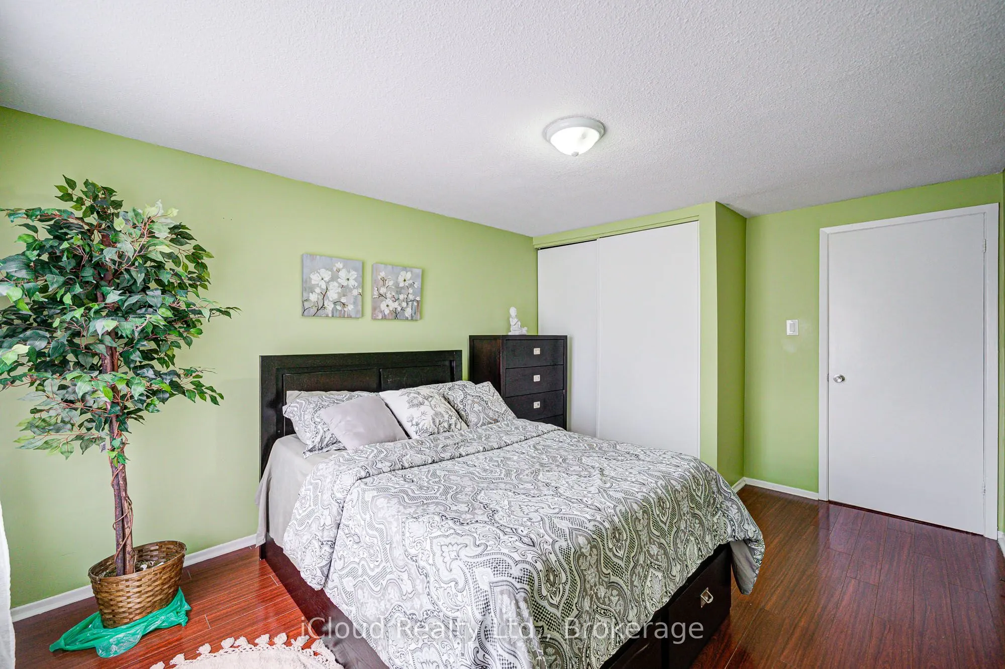 5 Gloucester Place, #5