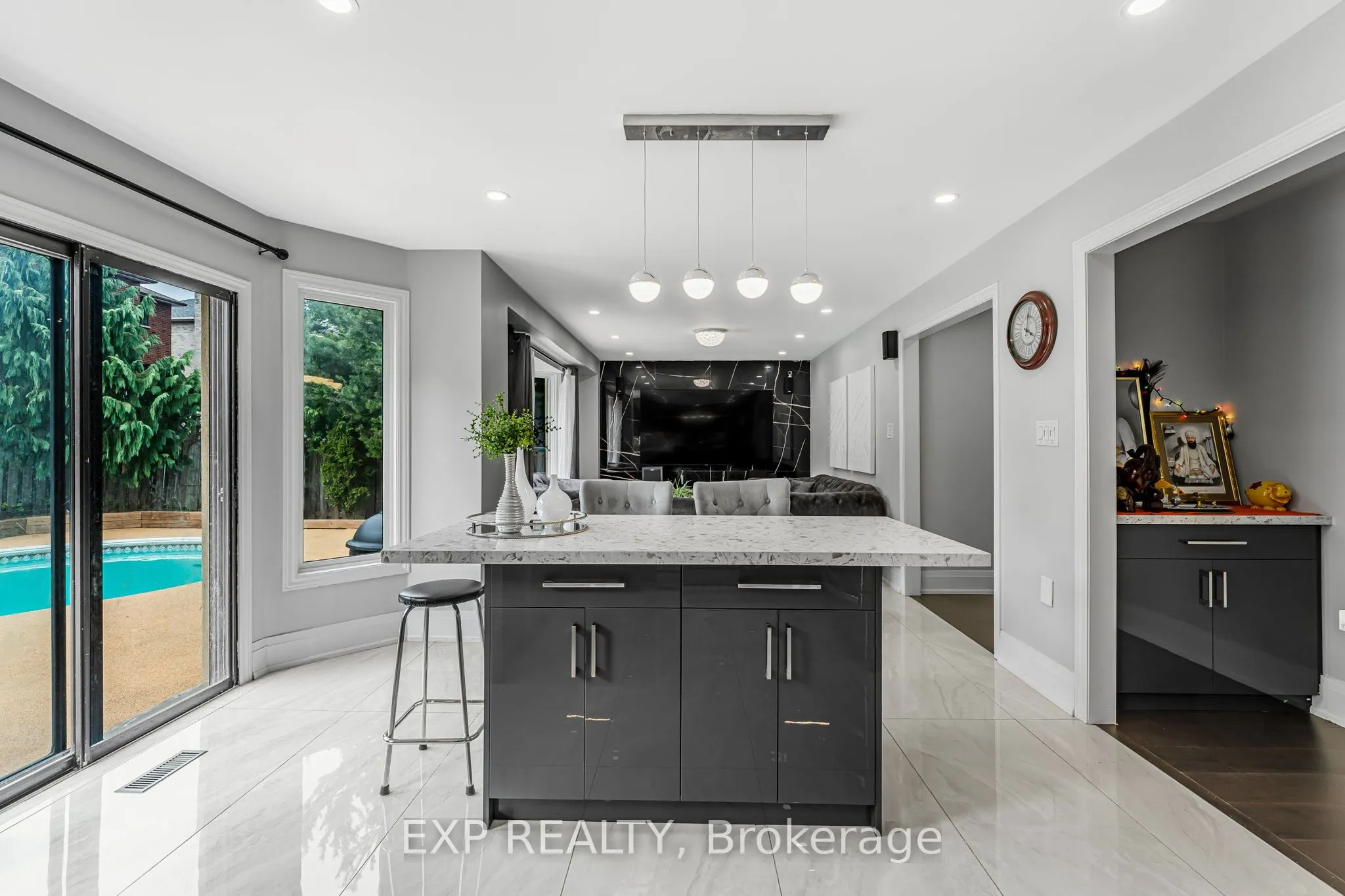 1221 Creekside Drive