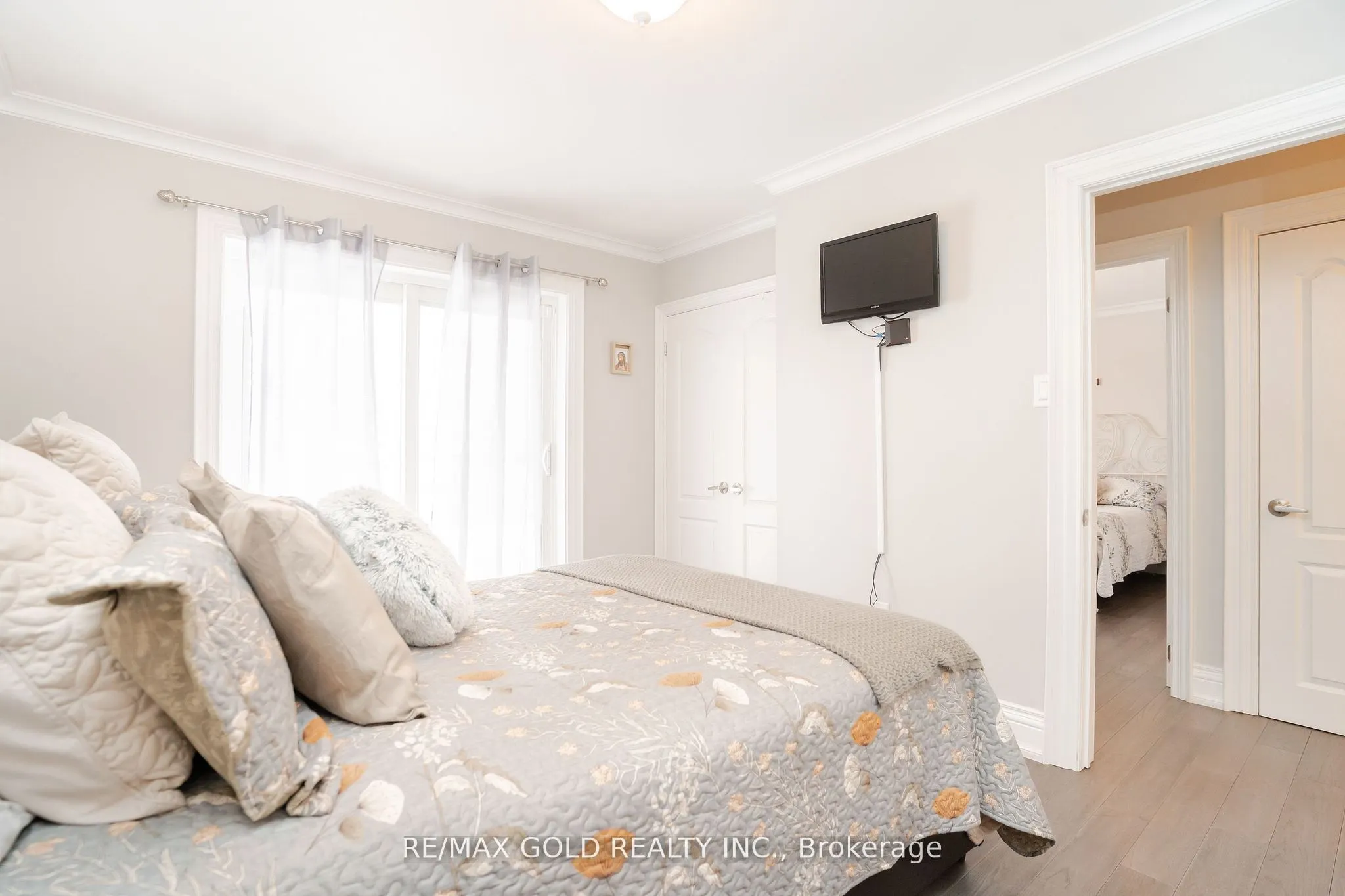 15 Castlemore Drive