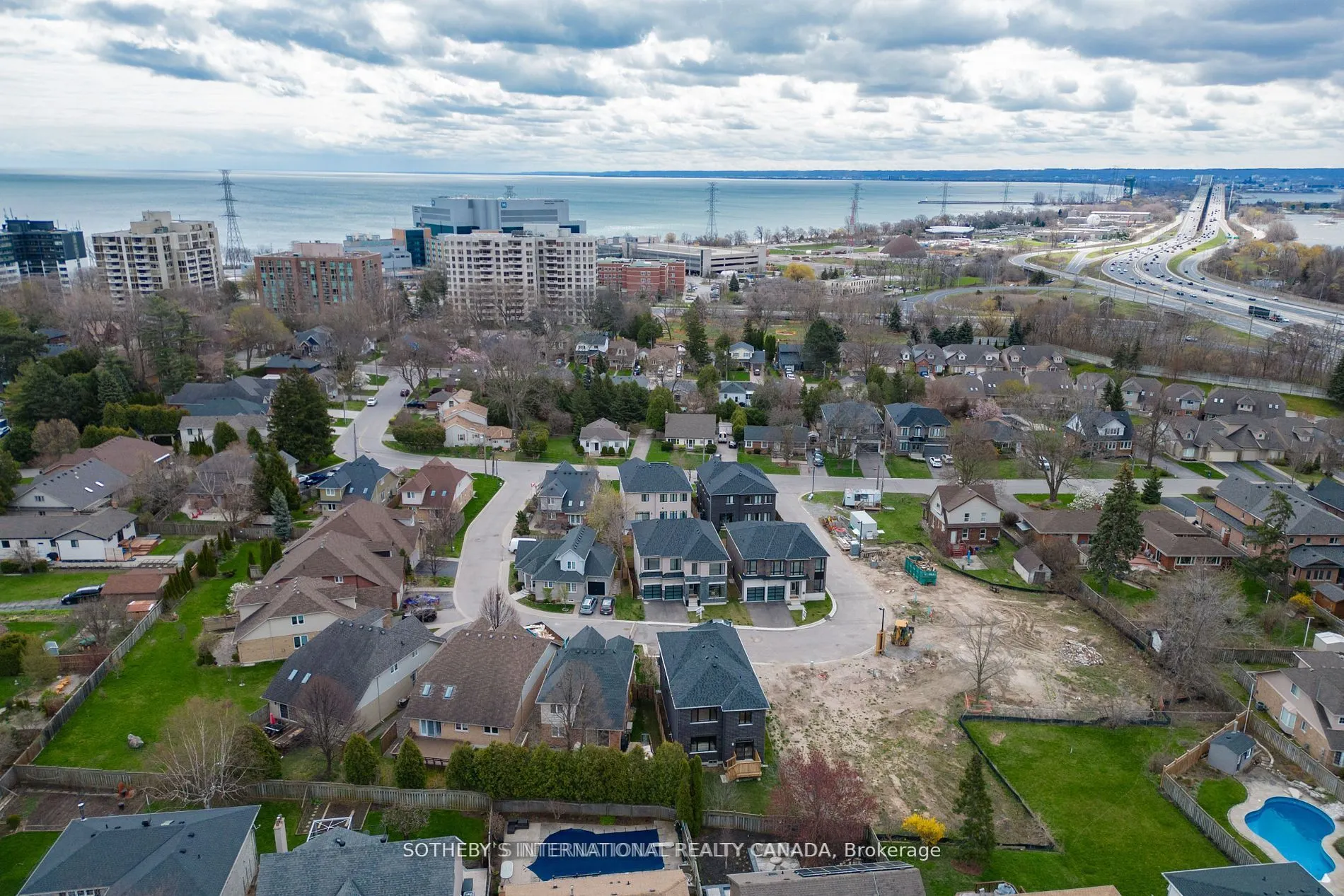518 Markay Common