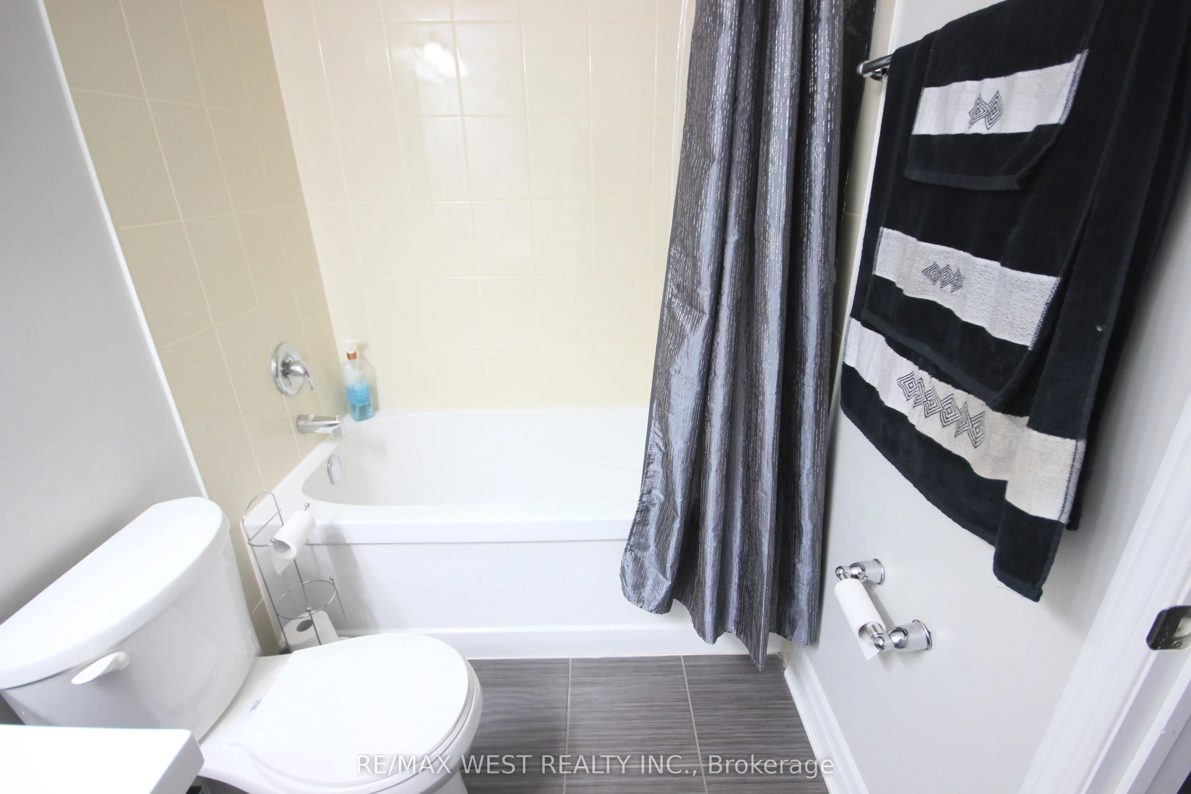 60 Baycliffe Crescent, #9