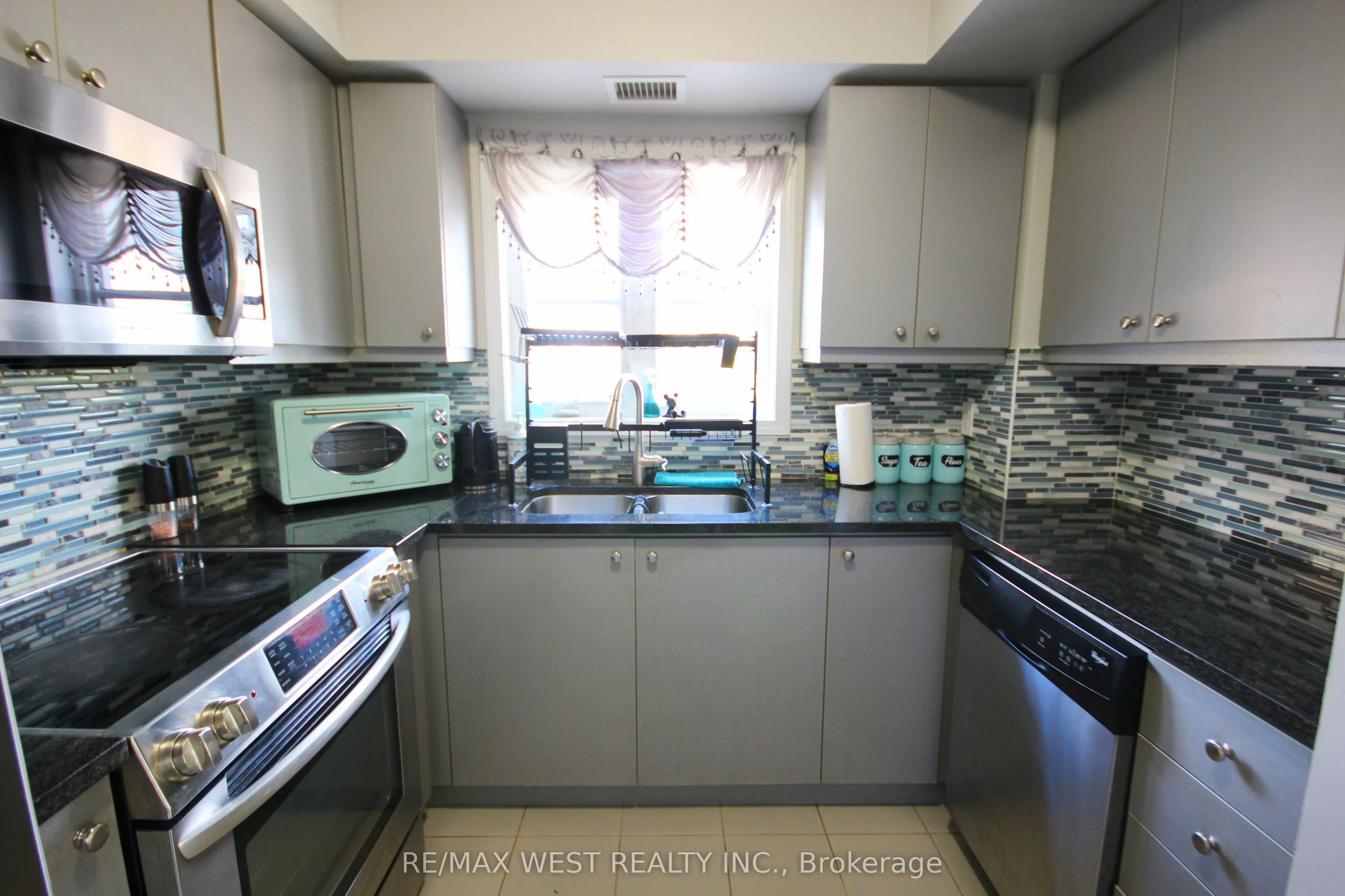 60 Baycliffe Crescent, #9