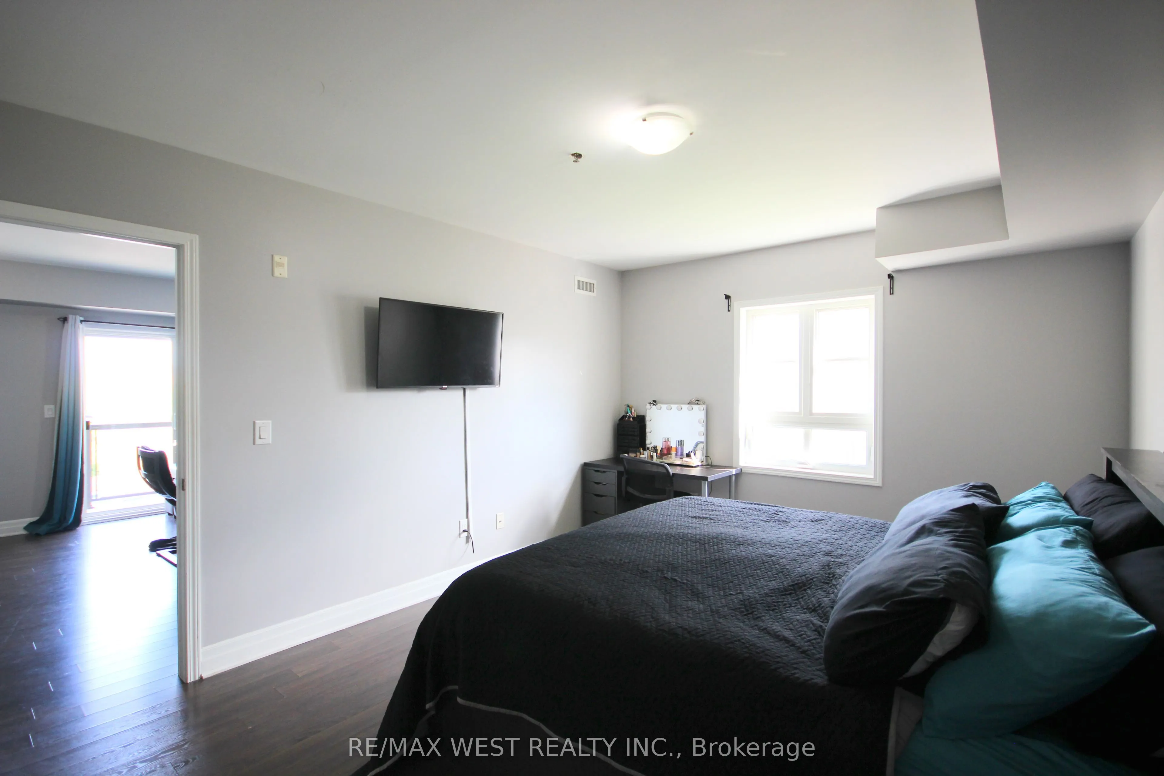 60 Baycliffe Crescent, #9