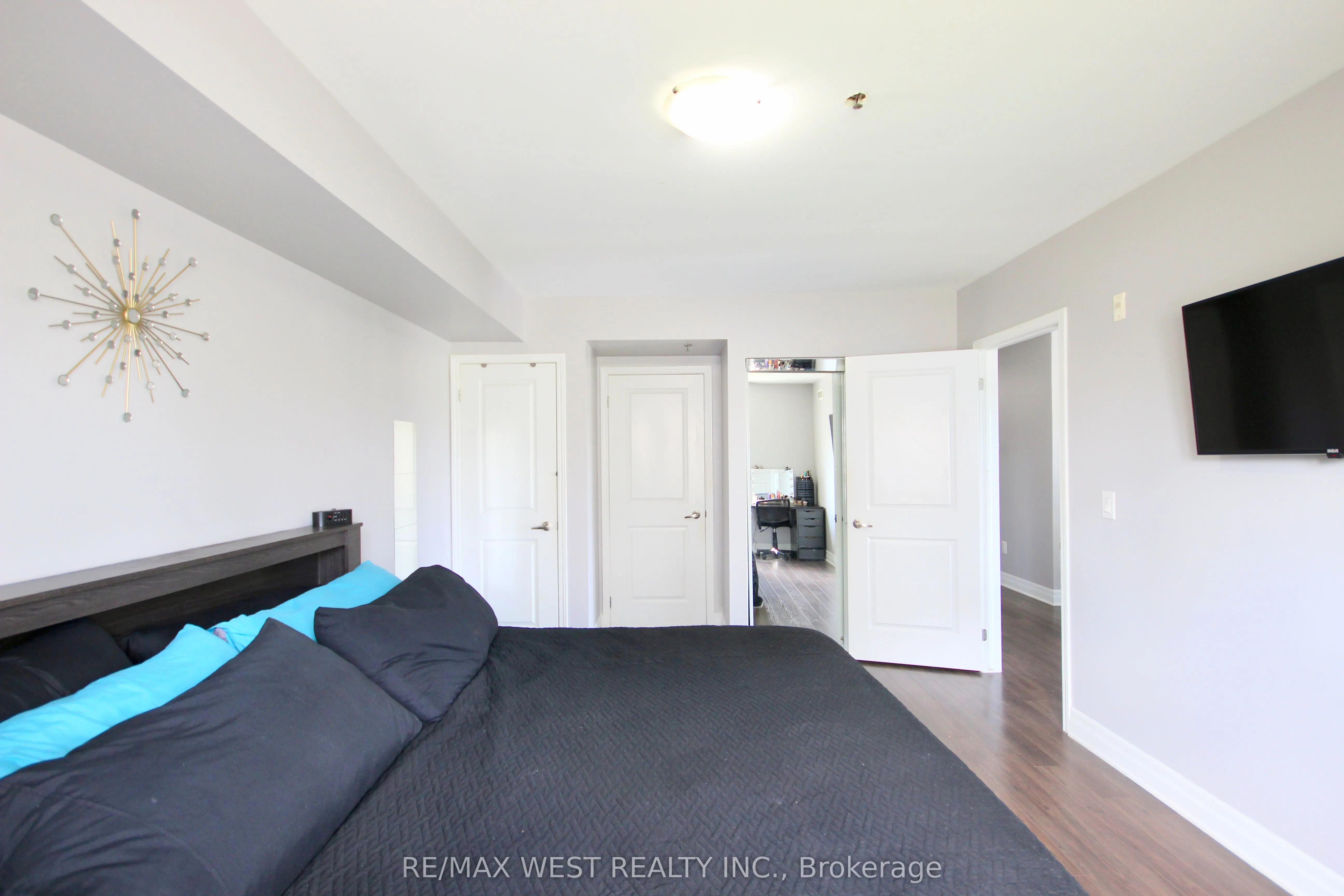 60 Baycliffe Crescent, #9
