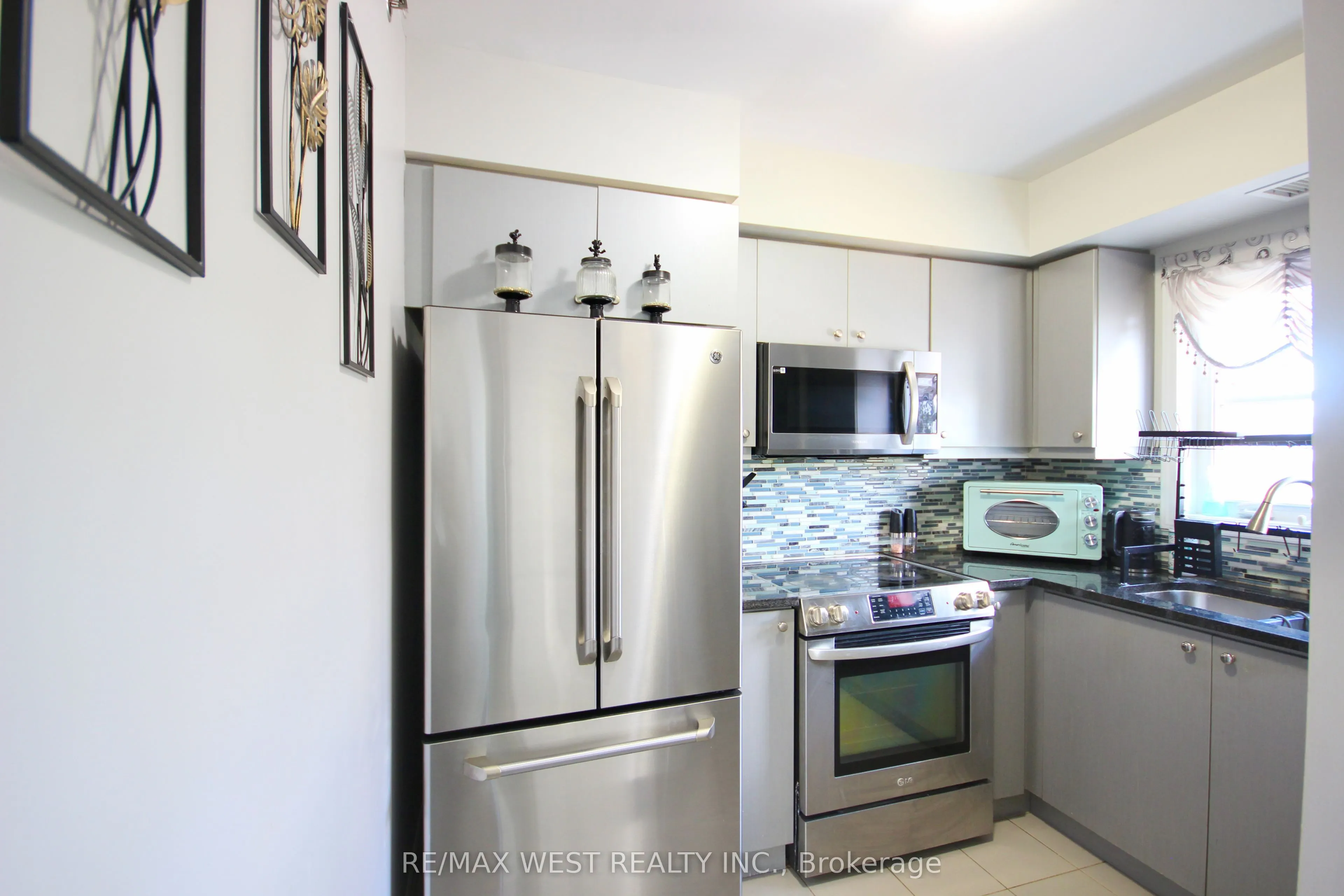 60 Baycliffe Crescent, #9