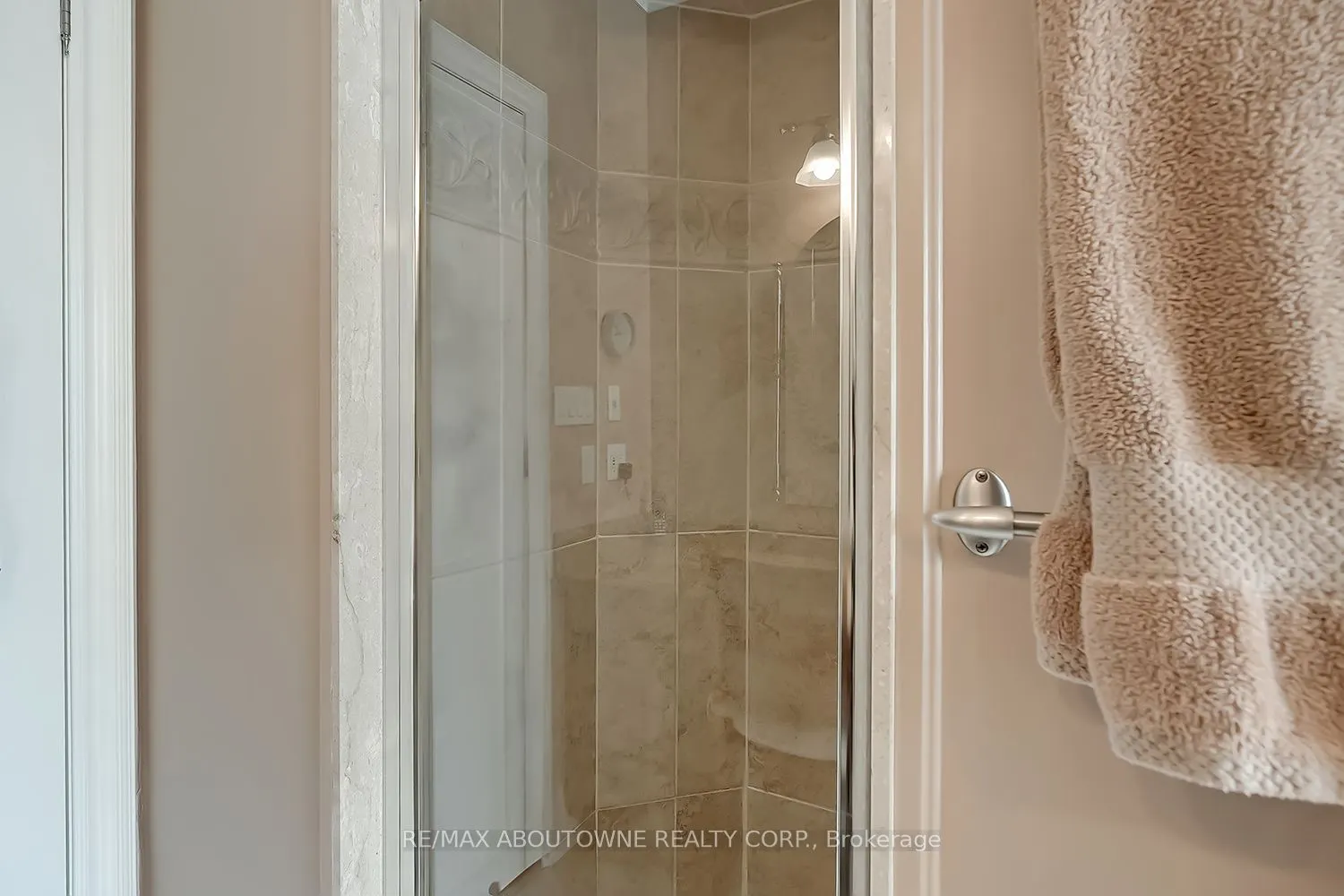 2375 Ravine Gate