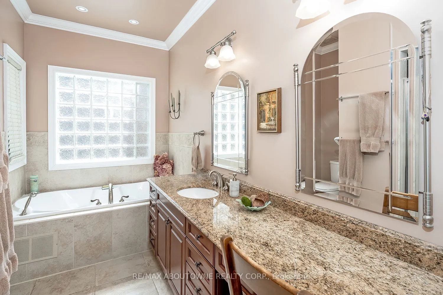 2375 Ravine Gate
