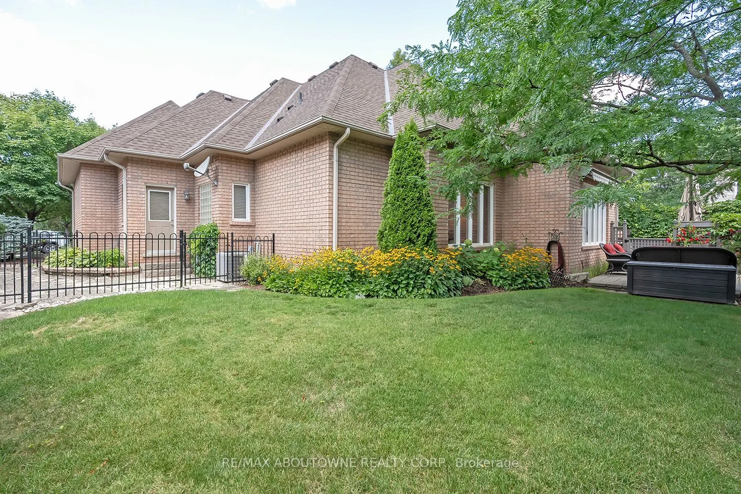 2375 Ravine Gate