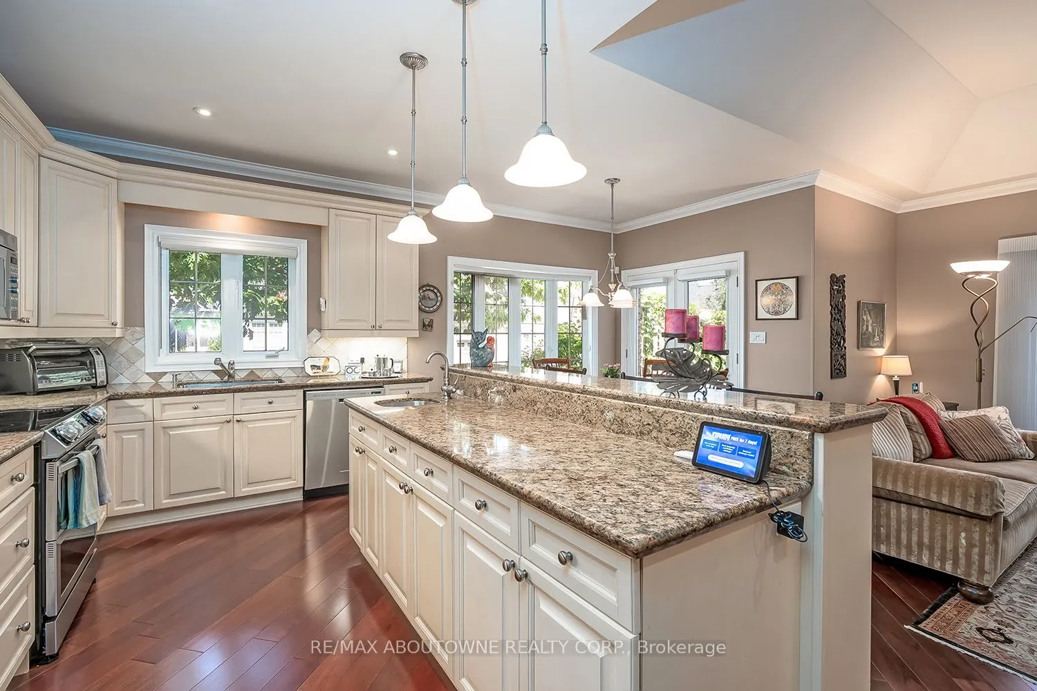 2375 Ravine Gate