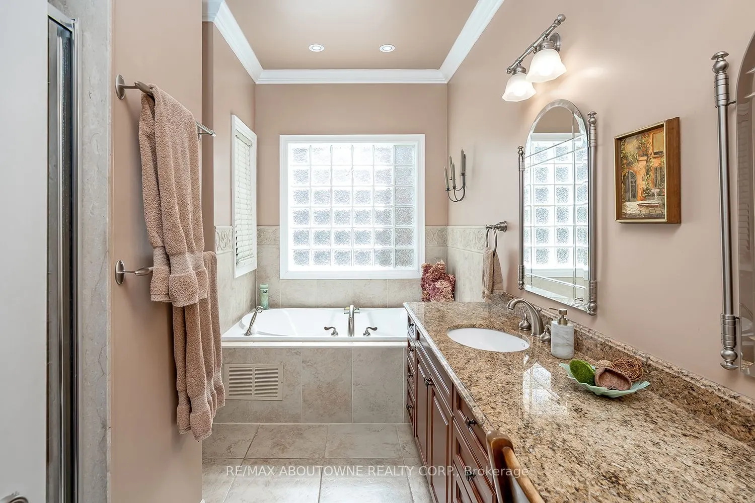 2375 Ravine Gate